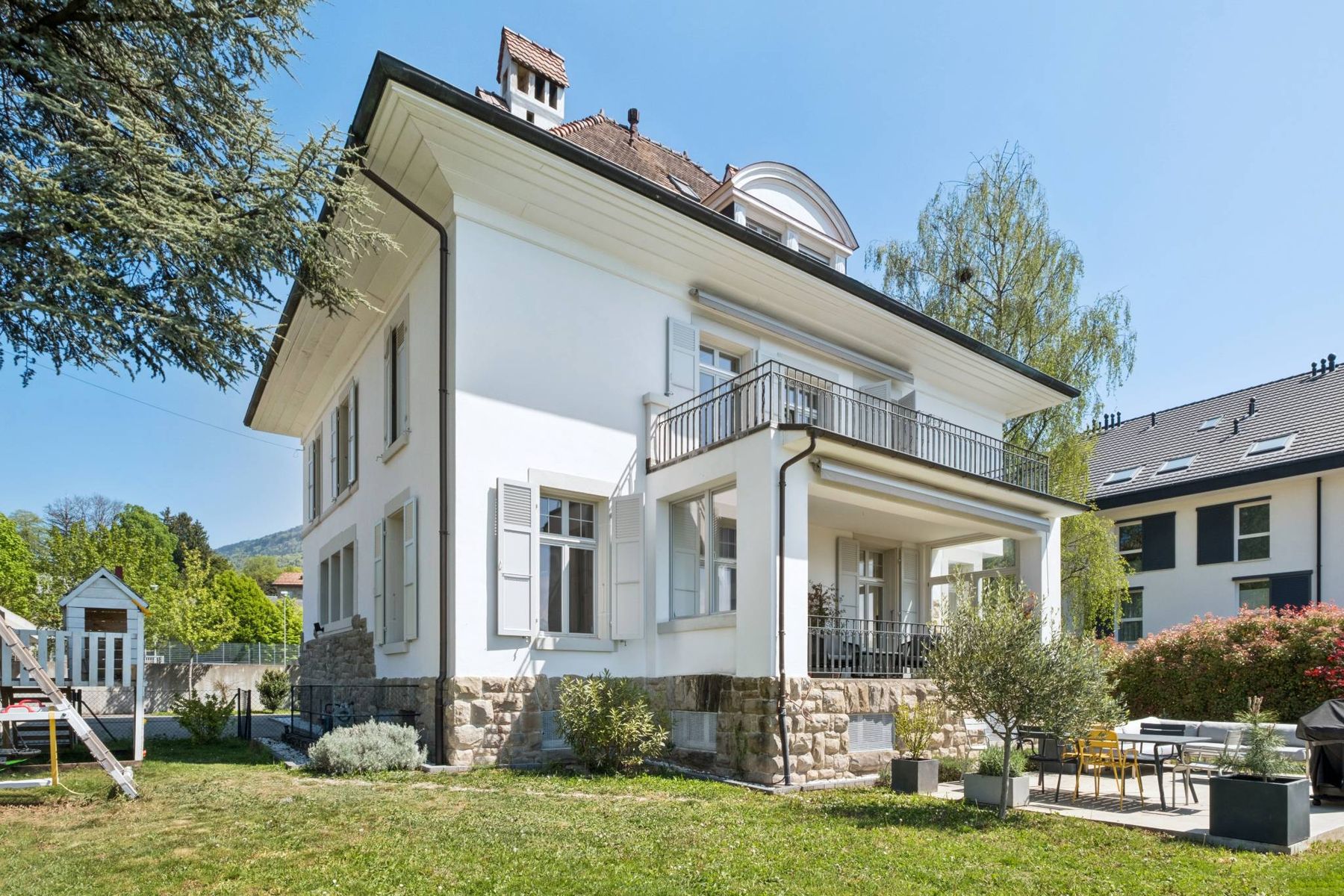  Timeless elegance and commanding lake views - 物件實景