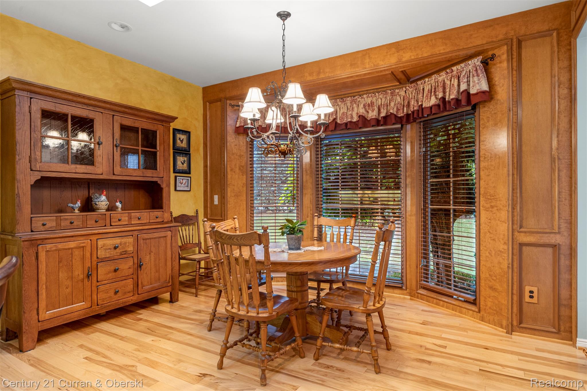 Shelby Charter Township, Michigan, 48316, United States, 2 Bedrooms Bedrooms, ,4 BathroomsBathrooms,Residential,For Sale,1977088