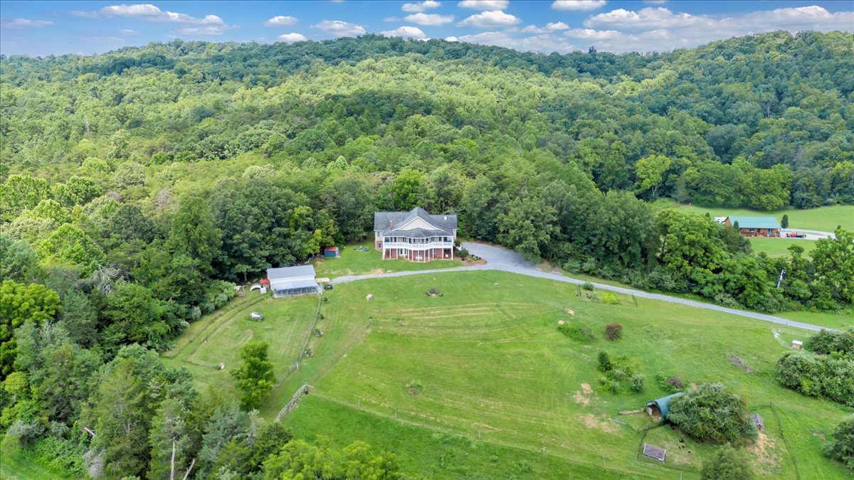 Buchanan, Virginia, 24066, United States, 5 Bedrooms Bedrooms, ,4 BathroomsBathrooms,Residential,For Sale,1900741