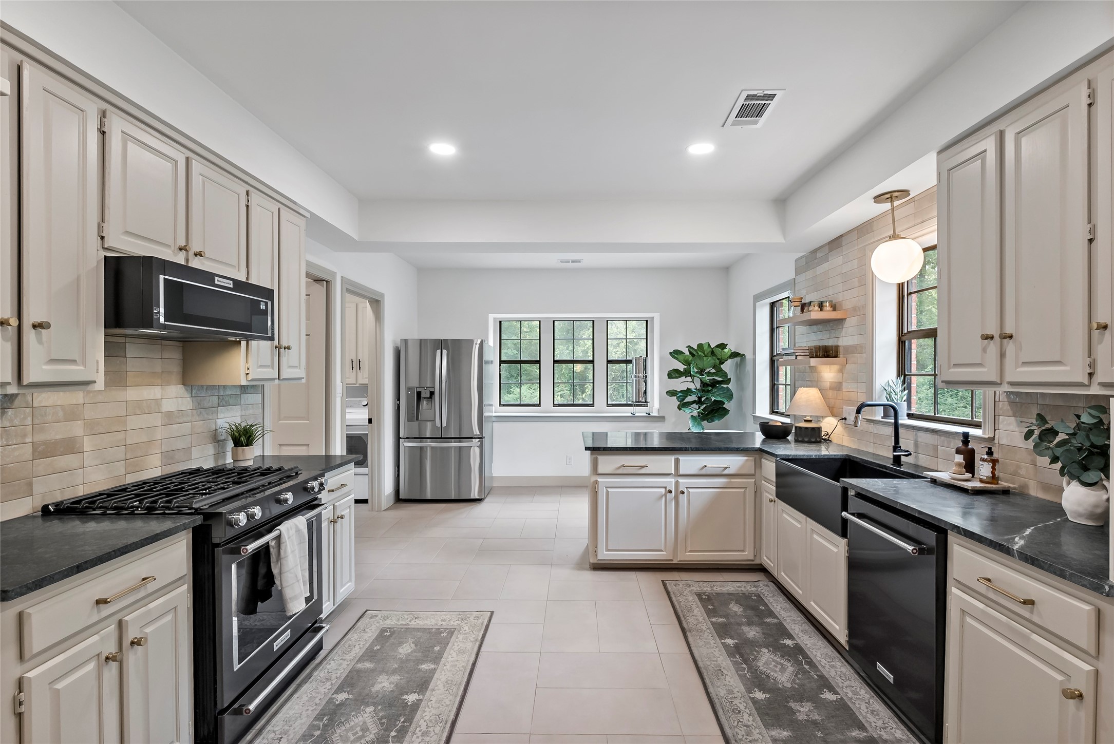 College Station, Texas, 77845, United States, 4 Bedrooms Bedrooms, ,5 BathroomsBathrooms,Residential,For Sale,1940376