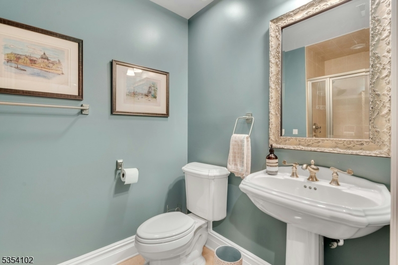 Morristown Town, New Jersey, 07960, United States, 2 Bedrooms Bedrooms, ,3 BathroomsBathrooms,Residential,For Sale,1992916