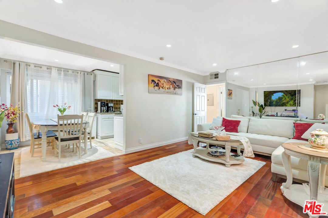 Encino, California, 91436, United States, 2 Bedrooms Bedrooms, ,2 BathroomsBathrooms,Residential,For Sale,1901269