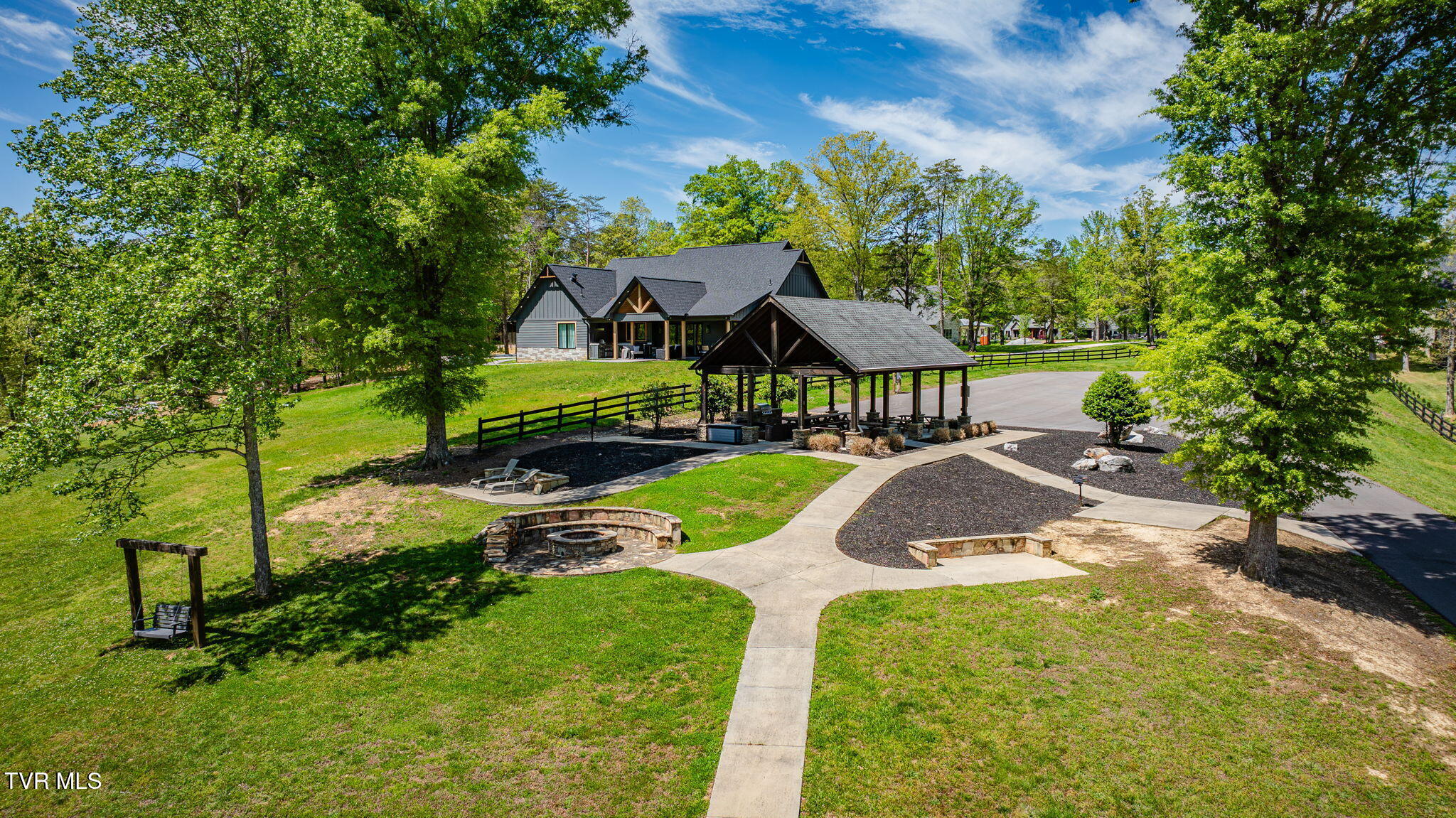 Dandridge, Tennessee, 37725, United States, 3 Bedrooms Bedrooms, ,4 BathroomsBathrooms,Residential,For Sale,2040308