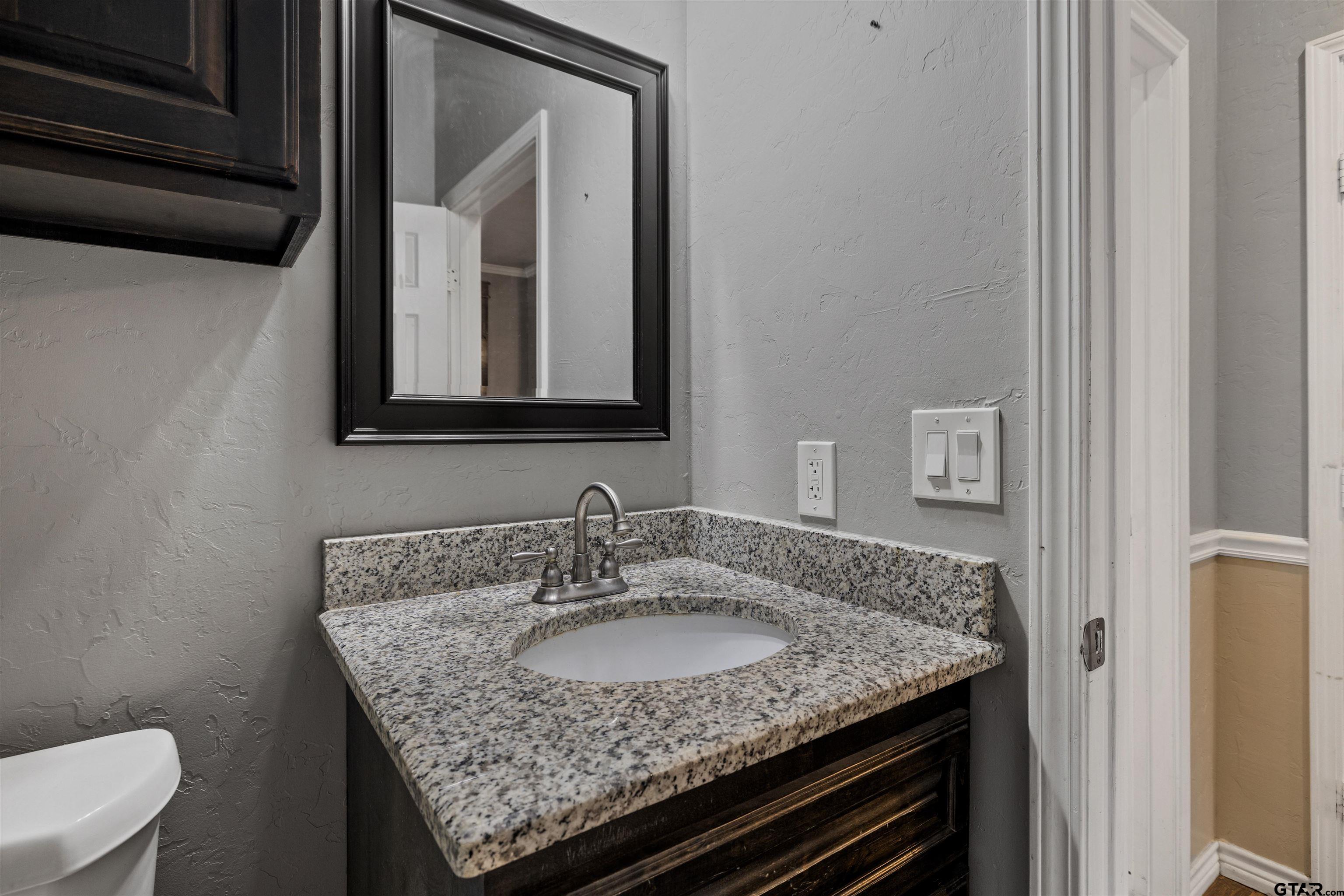 Pittsburg, Texas, 75686, United States, 5 Bedrooms Bedrooms, ,5 BathroomsBathrooms,Residential,For Sale,2005236