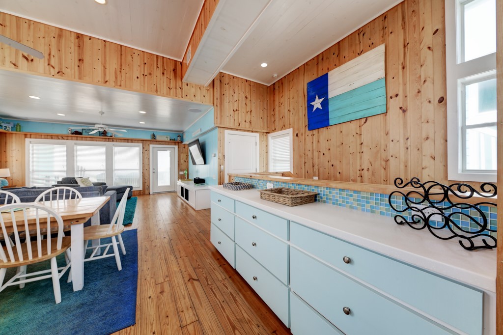 Port Aransas, Texas, 78373, United States, 4 Bedrooms Bedrooms, ,4 BathroomsBathrooms,Residential,For Sale,1837341