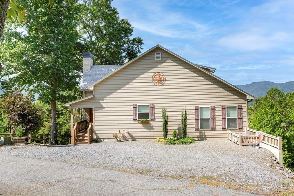 Hiawassee, Georgia, 30546, United States, 2 Bedrooms Bedrooms, ,2 BathroomsBathrooms,Residential,For Sale,1973981