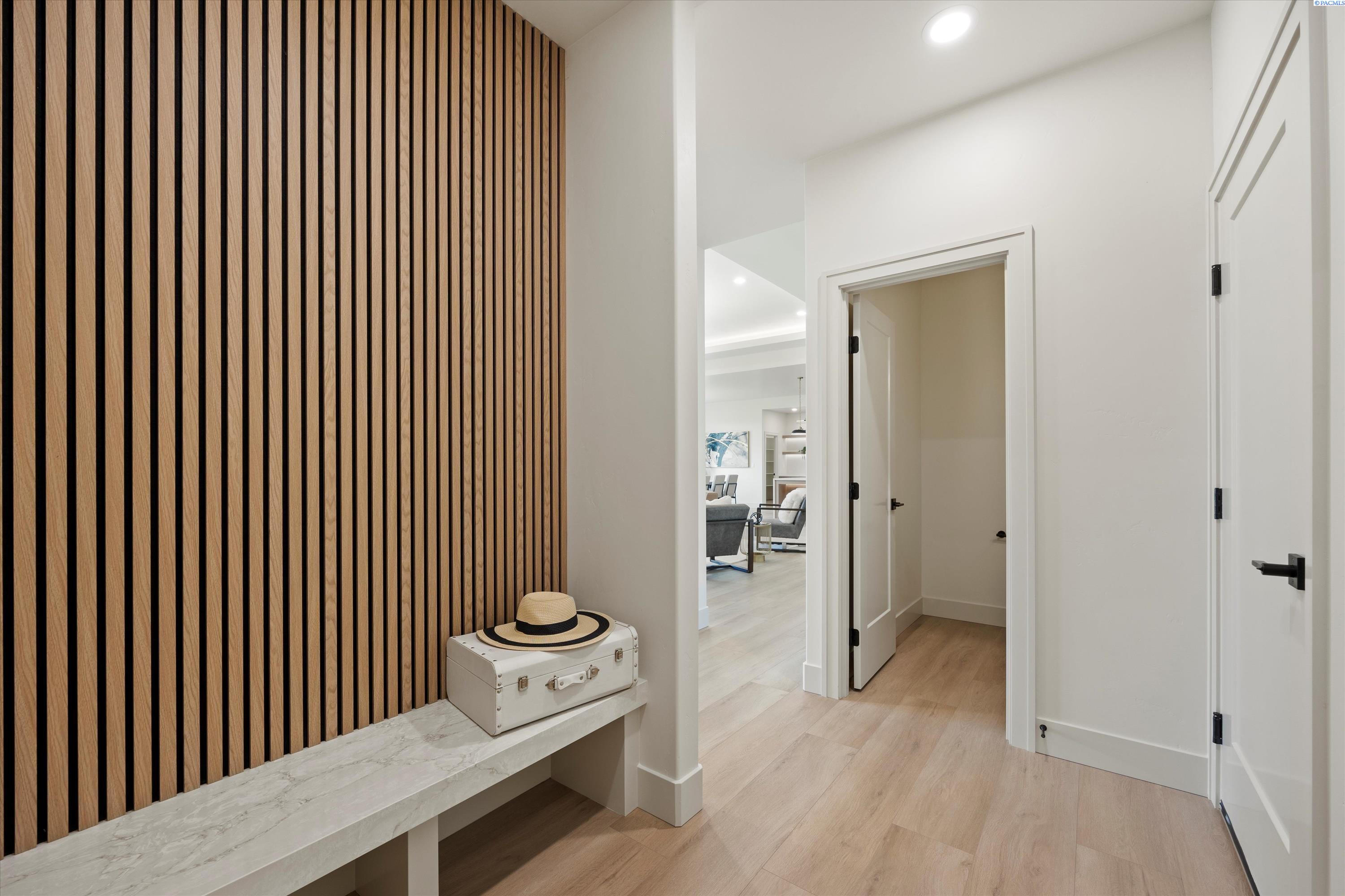 Kennewick, Washington, 99338, United States, 4 Bedrooms Bedrooms, ,4 BathroomsBathrooms,Residential,For Sale,1993366