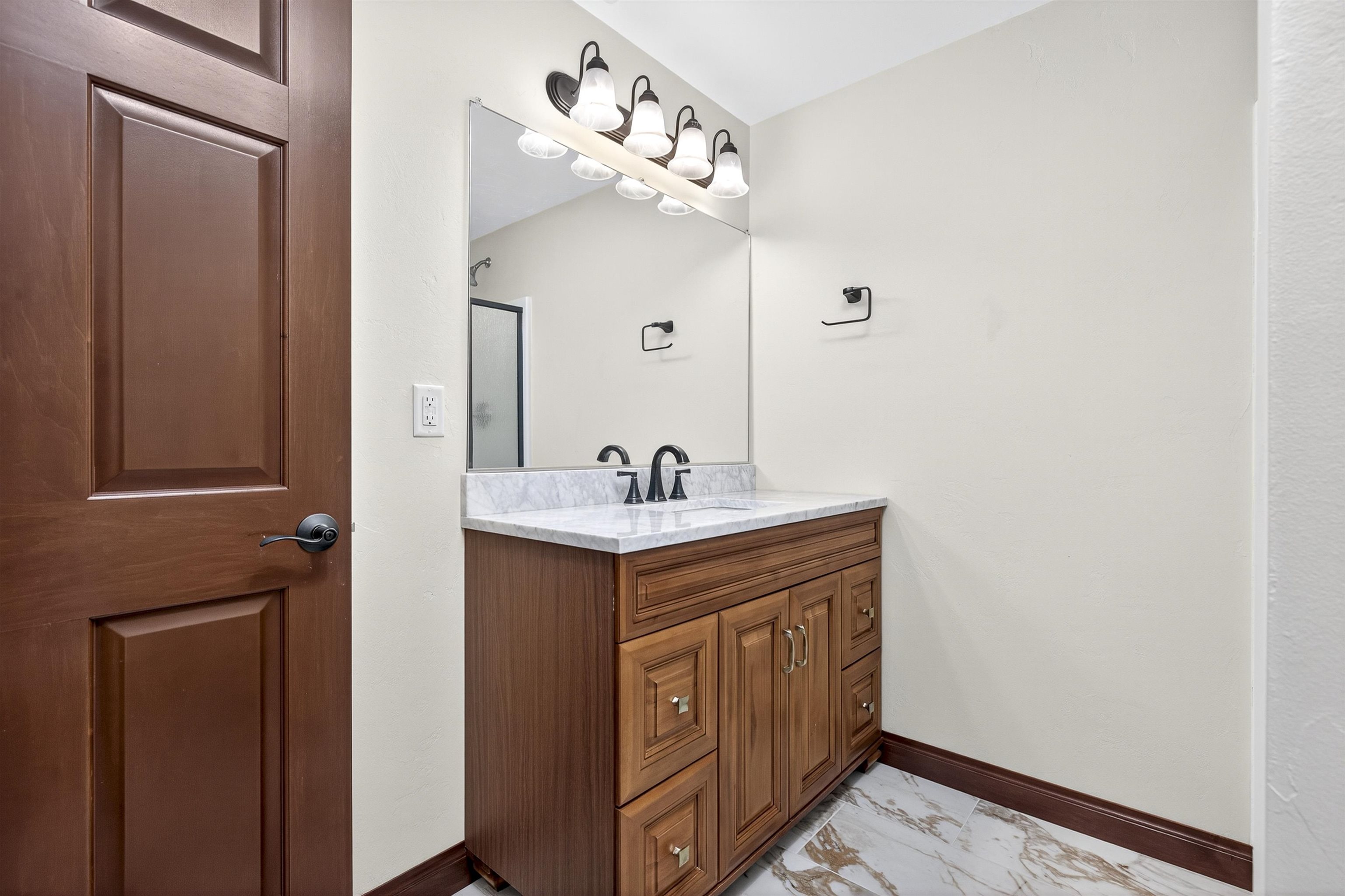 NEENAH, Wisconsin, 54956, United States, 5 Bedrooms Bedrooms, ,6 BathroomsBathrooms,Residential,For Sale,1992991