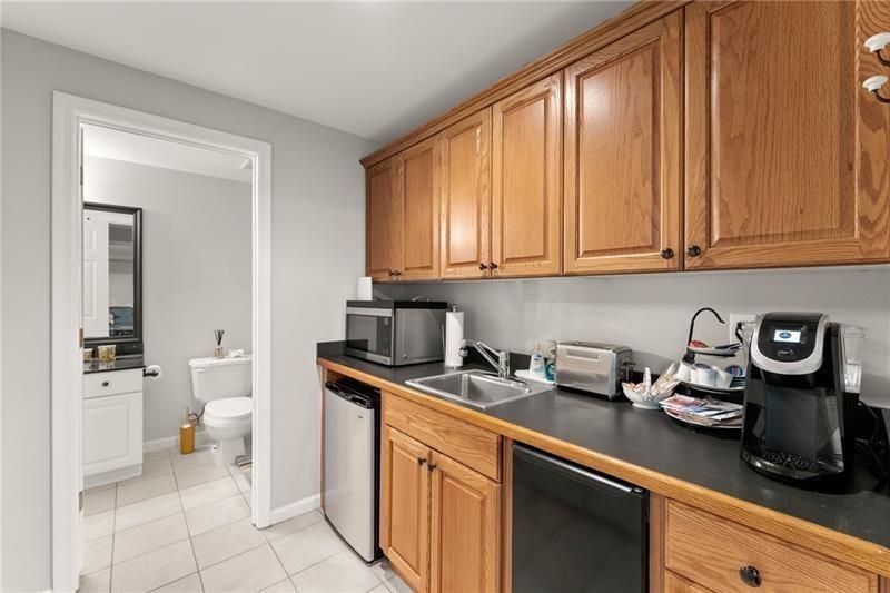 Acworth, Georgia, 30101, United States, 6 Bedrooms Bedrooms, ,4 BathroomsBathrooms,Residential,For Sale,1977927