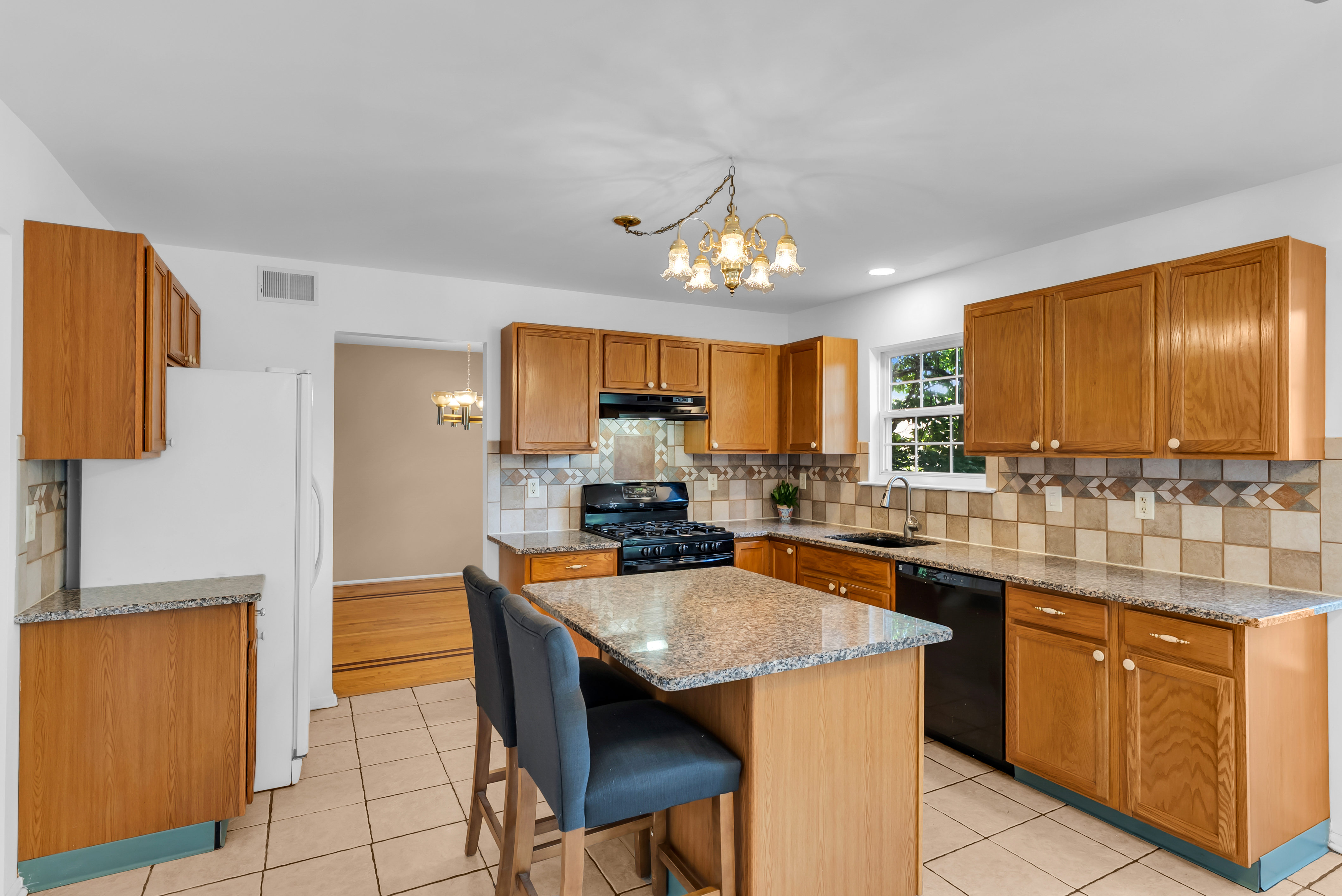  Woodland Hills Colonial Opportunity - 物件實景