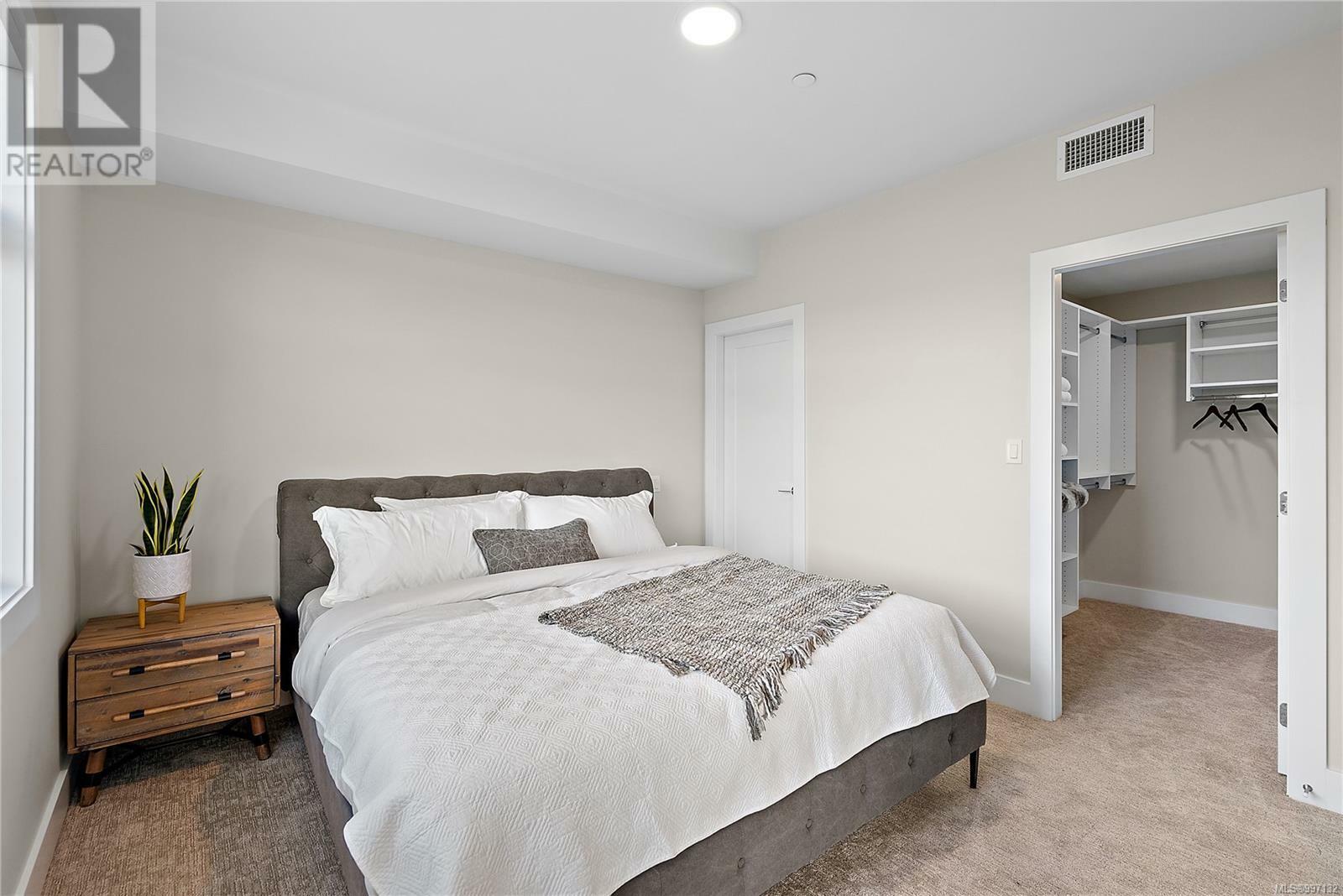 CENTRAL SAANICH, British Columbia, V8M 0B9, CA, 2 Bedrooms Bedrooms, ,2 BathroomsBathrooms,Residential,For Sale,1876111