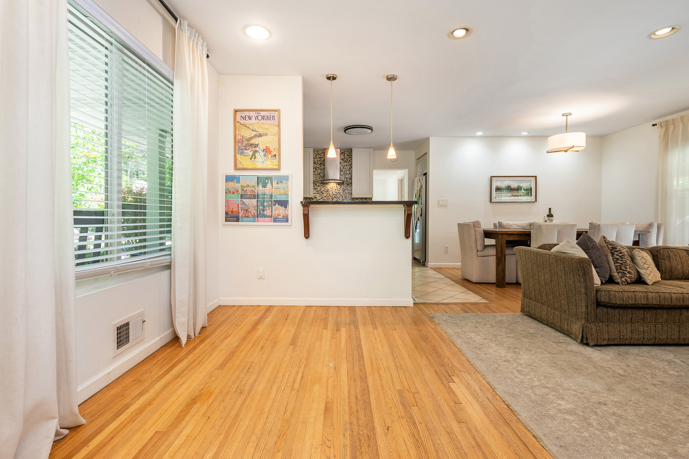  Classic Brick Ranch in Sought-After Wakefield Forest - 物件實景