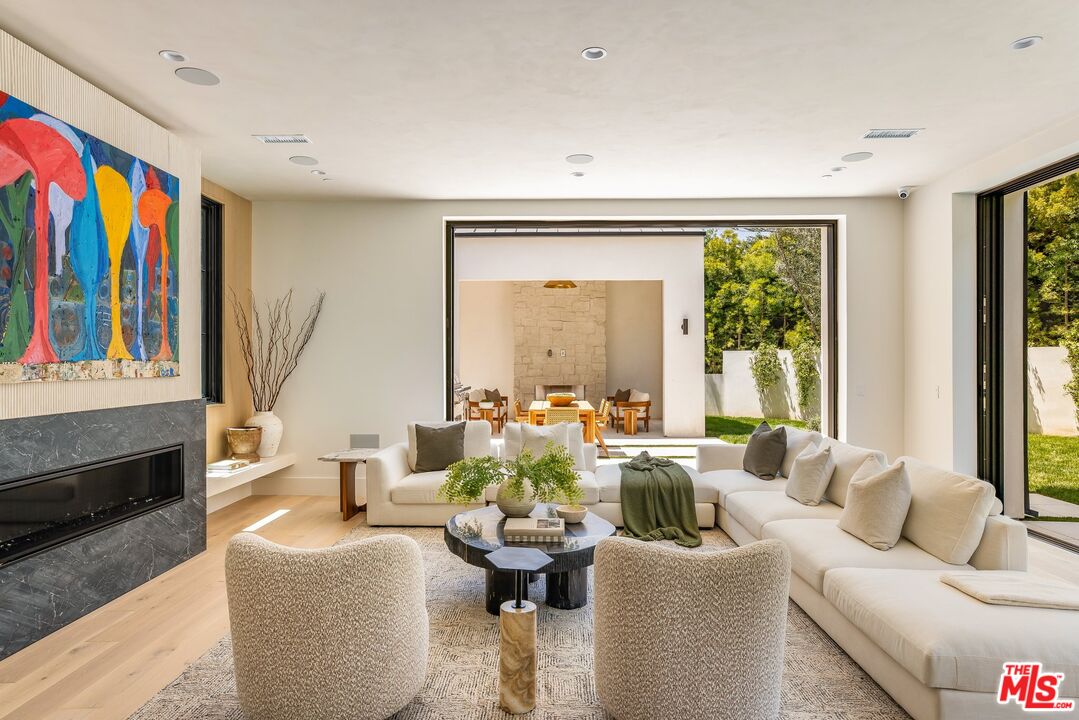 Los Angeles, California, 90049, United States, 5 Bedrooms Bedrooms, ,3 BathroomsBathrooms,Residential,For Sale,1839044