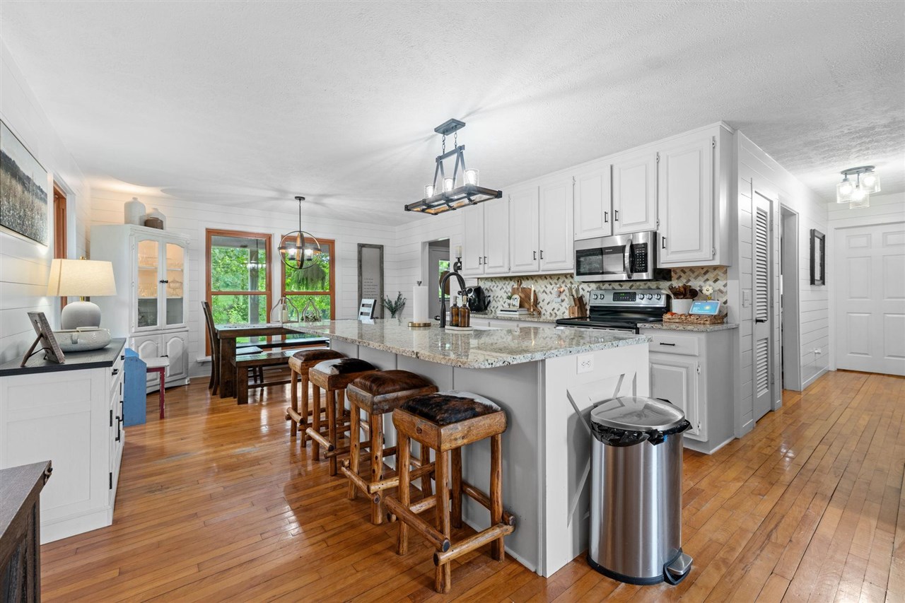 Franklin, Kentucky, 42134, United States, 5 Bedrooms Bedrooms, ,3 BathroomsBathrooms,Residential,For Sale,1903592