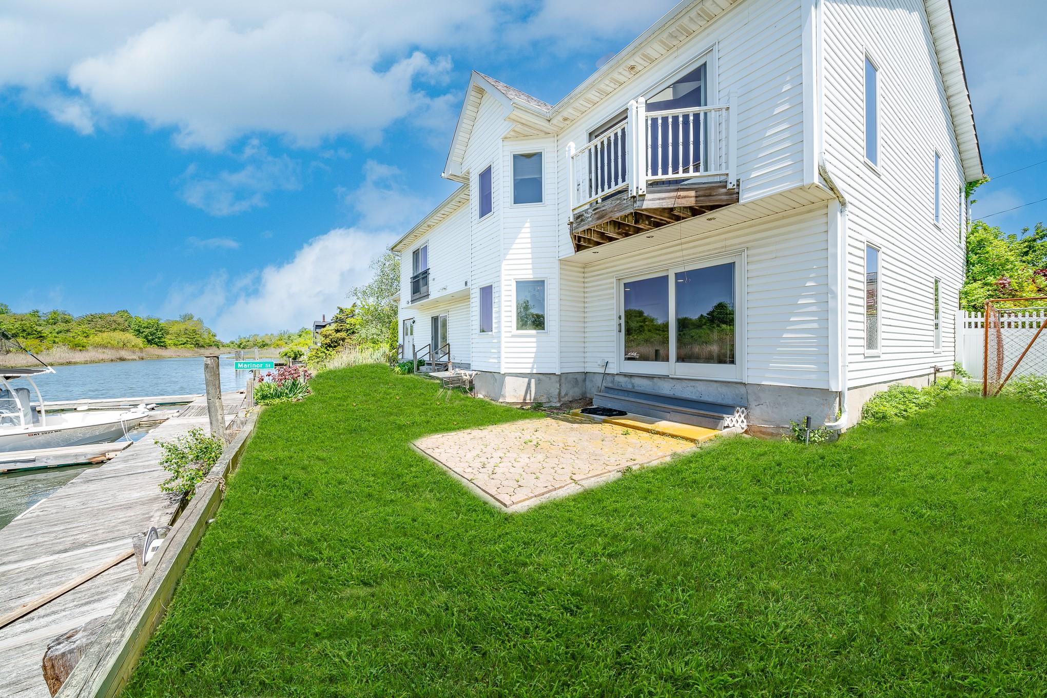 Seaford, New York, 11783, United States, 5 Bedrooms Bedrooms, ,3 BathroomsBathrooms,Residential,For Sale,1943505