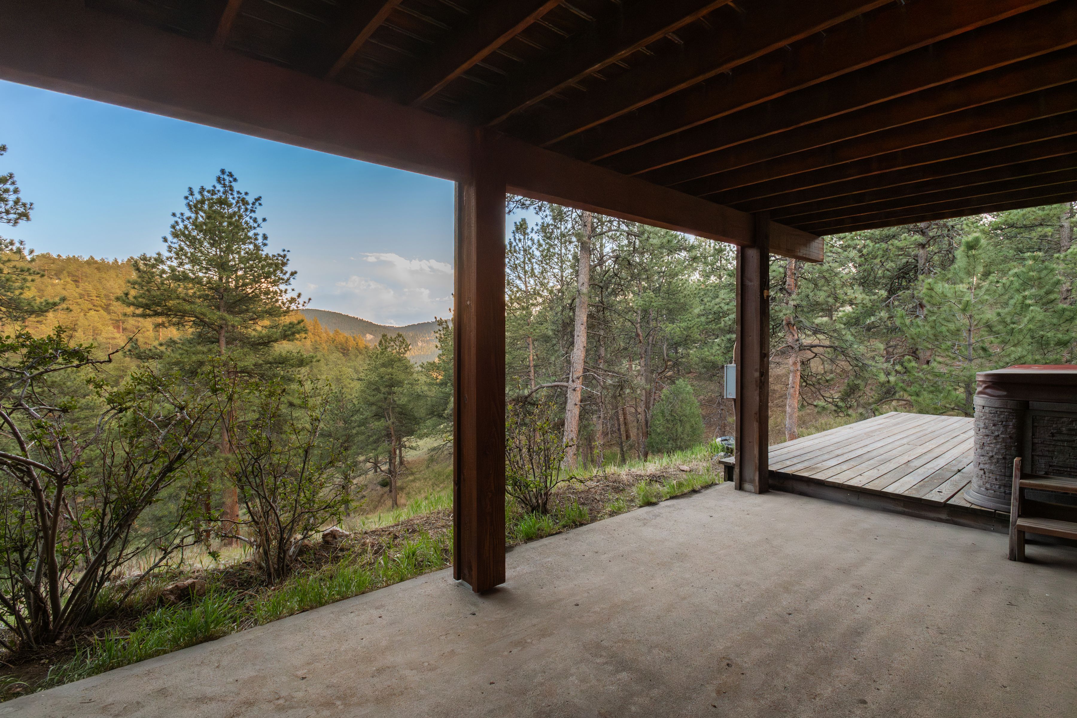  Ranch-style Custom Home on 1.16 Acre Sunny and Treed Lot in Genesee - 物件實景