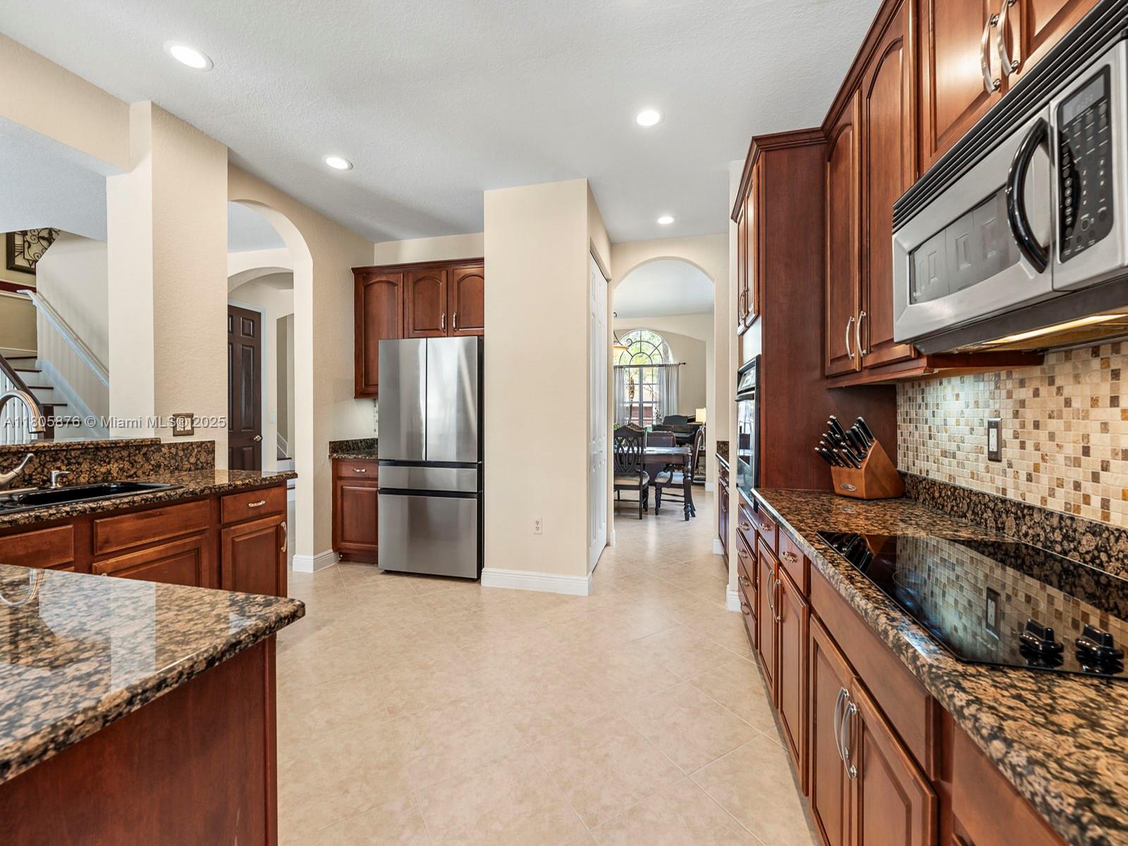 Weston, Florida, 33332, United States, 5 Bedrooms Bedrooms, ,5 BathroomsBathrooms,Residential,For Sale,1826480