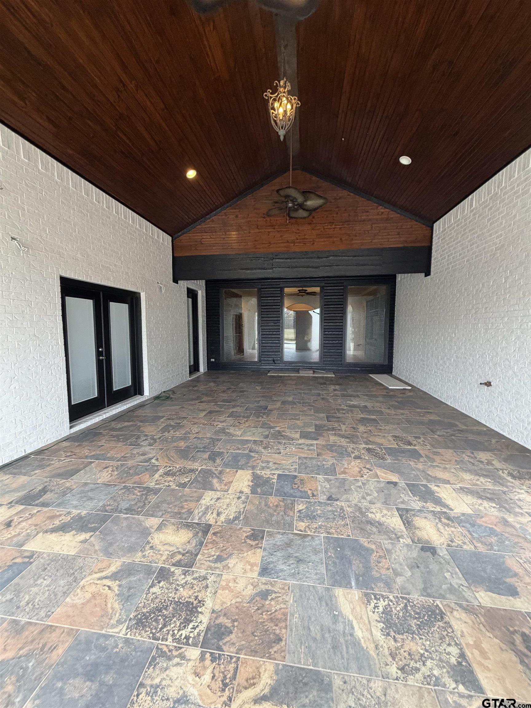 Tyler, Texas, 75704, United States, 4 Bedrooms Bedrooms, ,4 BathroomsBathrooms,Residential,For Sale,2003262