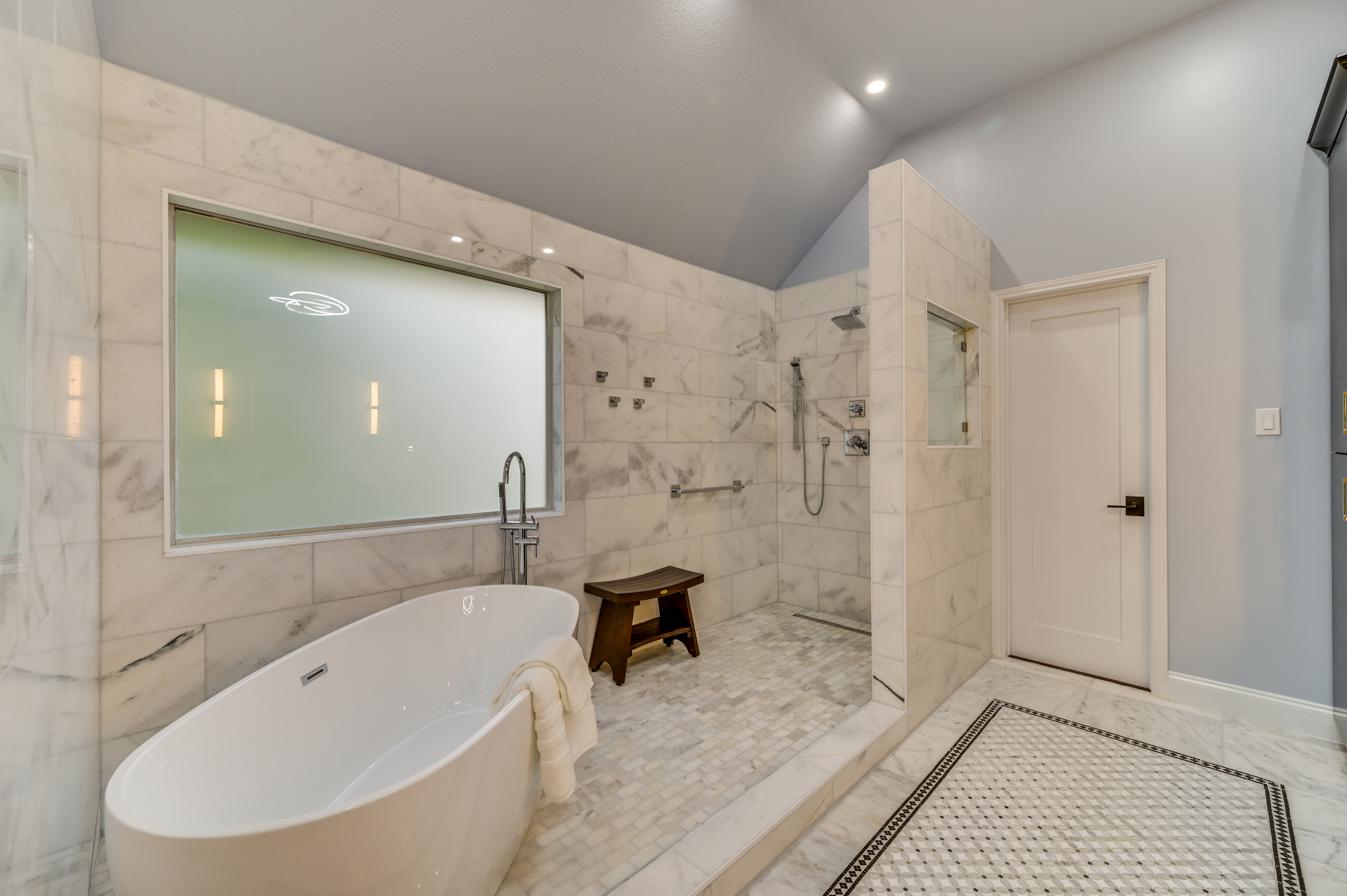  Impeccably Updated River Place Home Blending Warmth, Style & Luxury - 物件實景