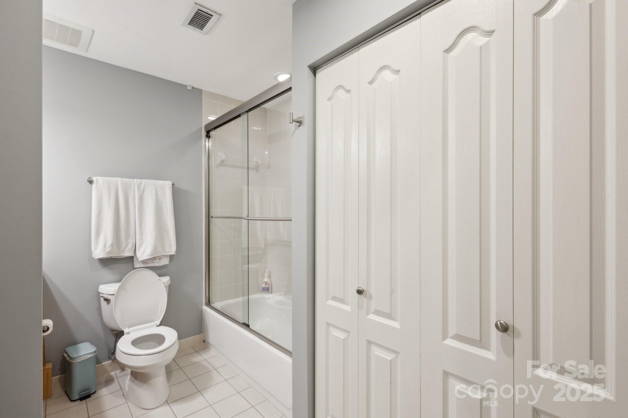 Charlotte, North Carolina, 28203, United States, 2 Bedrooms Bedrooms, ,2 BathroomsBathrooms,Residential,For Sale,1794161