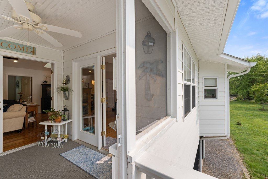 Murphy, North Carolina, 28906, United States, 2 Bedrooms Bedrooms, ,2 BathroomsBathrooms,Residential,For Sale,1923823