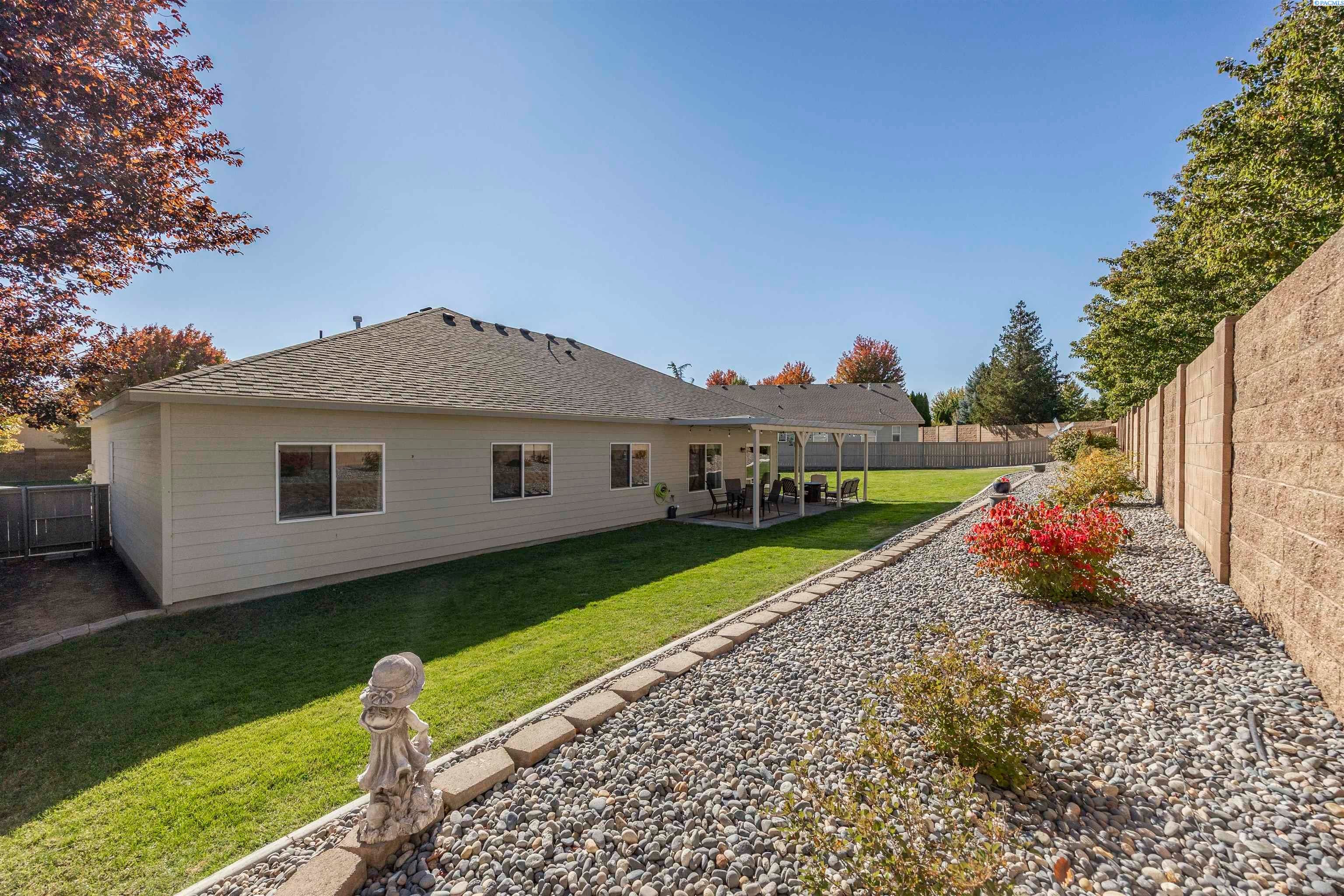 Kennewick, Washington, 99338, United States, 4 Bedrooms Bedrooms, ,2 BathroomsBathrooms,Residential,For Sale,1981833