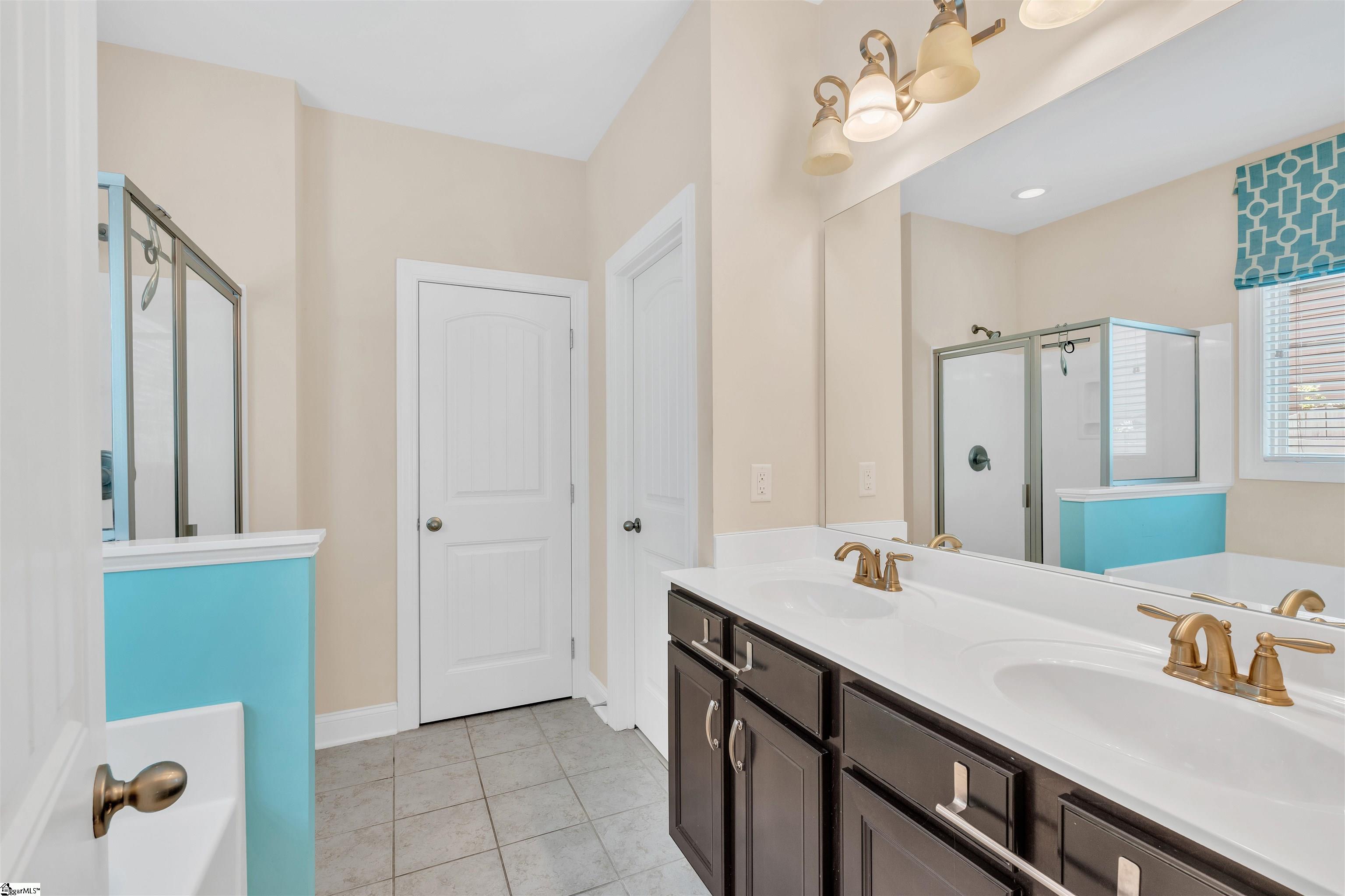 Greenville, South Carolina, 29615, United States, 5 Bedrooms Bedrooms, ,4 BathroomsBathrooms,Residential,For Sale,1827881
