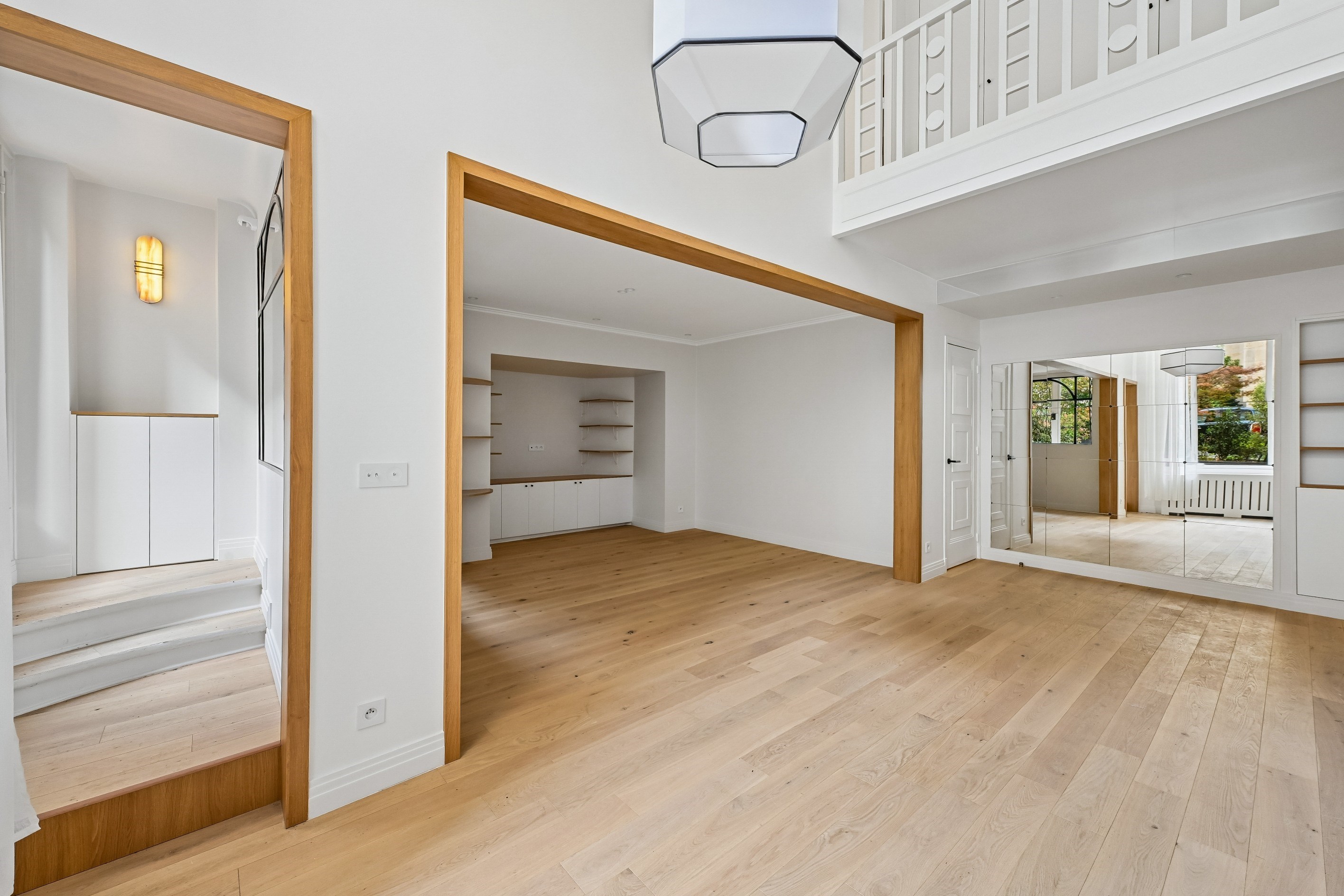  MAIRIE DU XVI – BEAUTIFULLY RENOVATED ARTIST