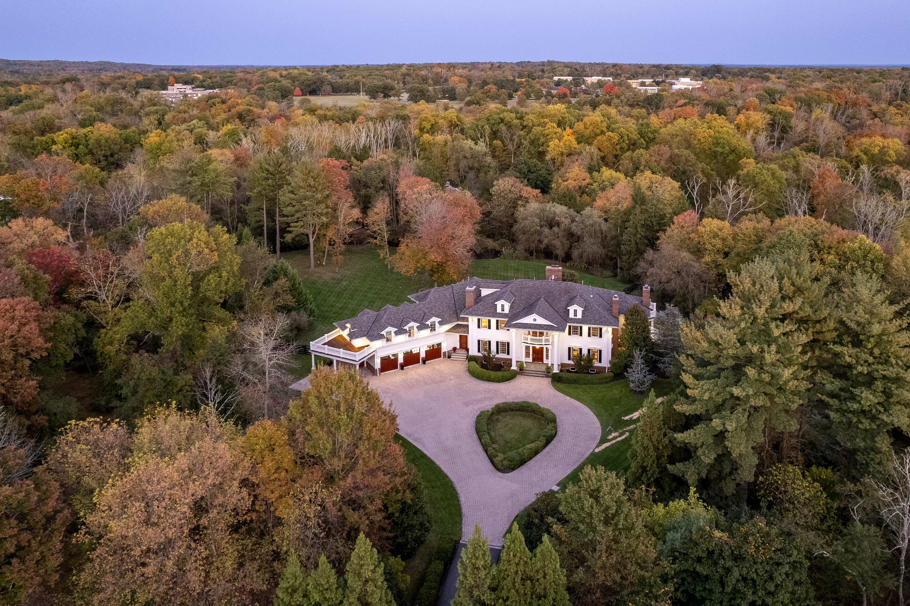  Impeccable Style Reigns Supreme In This Spectacular Home - 物件實景