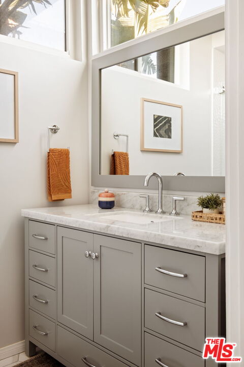 Los Angeles, California, 90034, United States, 2 Bedrooms Bedrooms, ,3 BathroomsBathrooms,Residential,For Sale,1991058