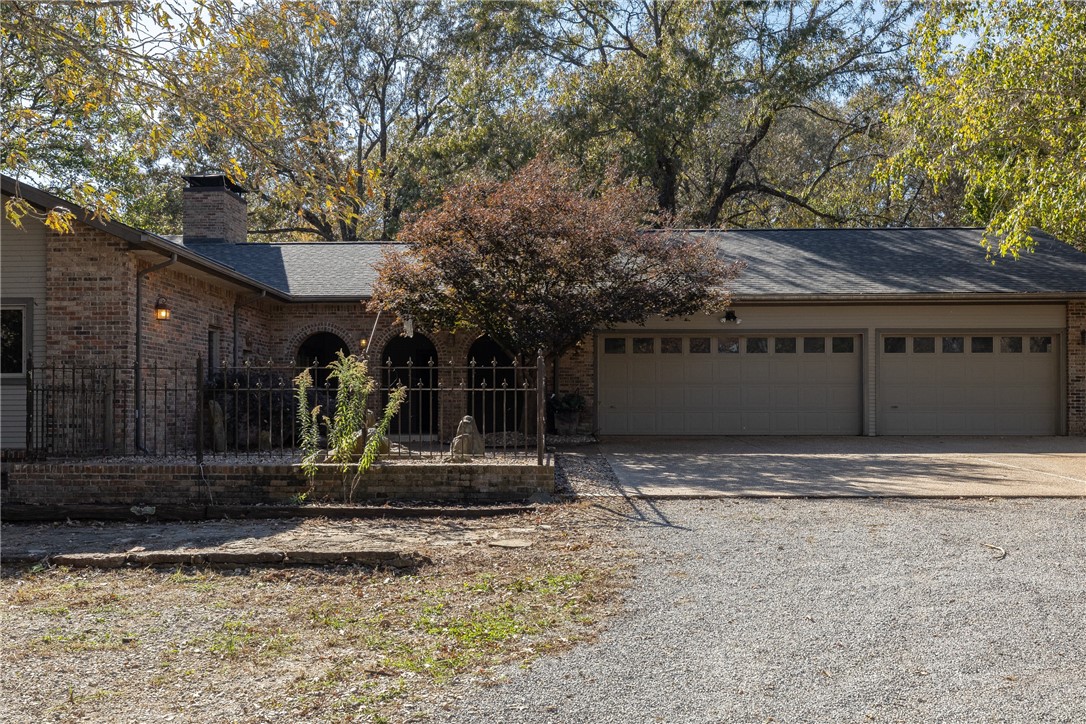 Fayetteville, Arkansas, 72703, United States, 3 Bedrooms Bedrooms, ,3 BathroomsBathrooms,Residential,For Sale,1989133