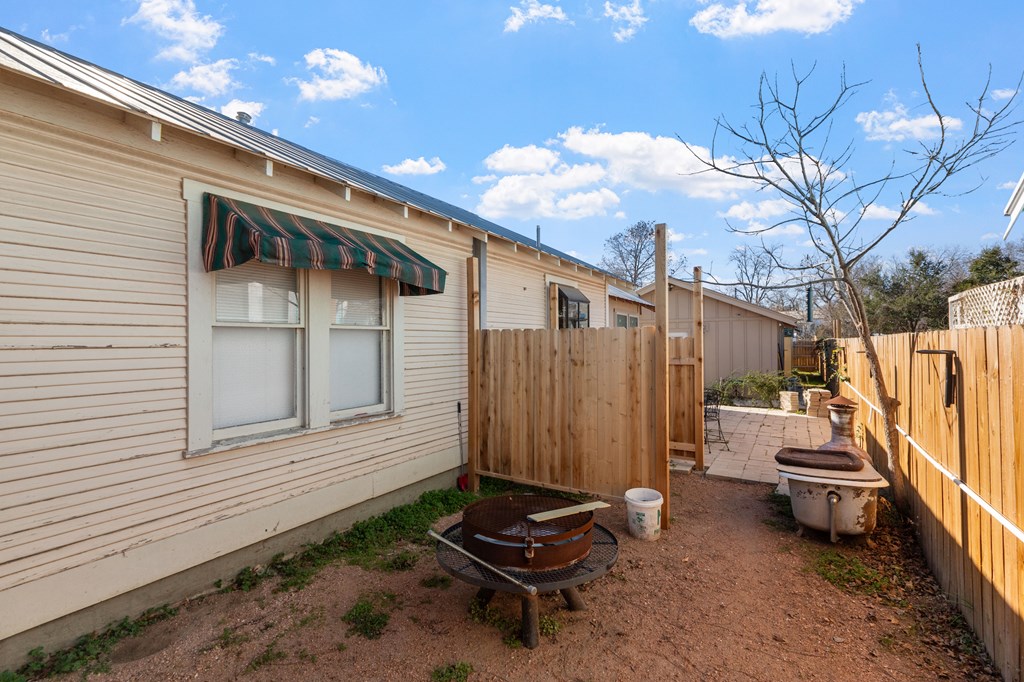 Fredericksburg, Texas, 78624, United States, 2 Bedrooms Bedrooms, ,2 BathroomsBathrooms,Residential,For Sale,1980803