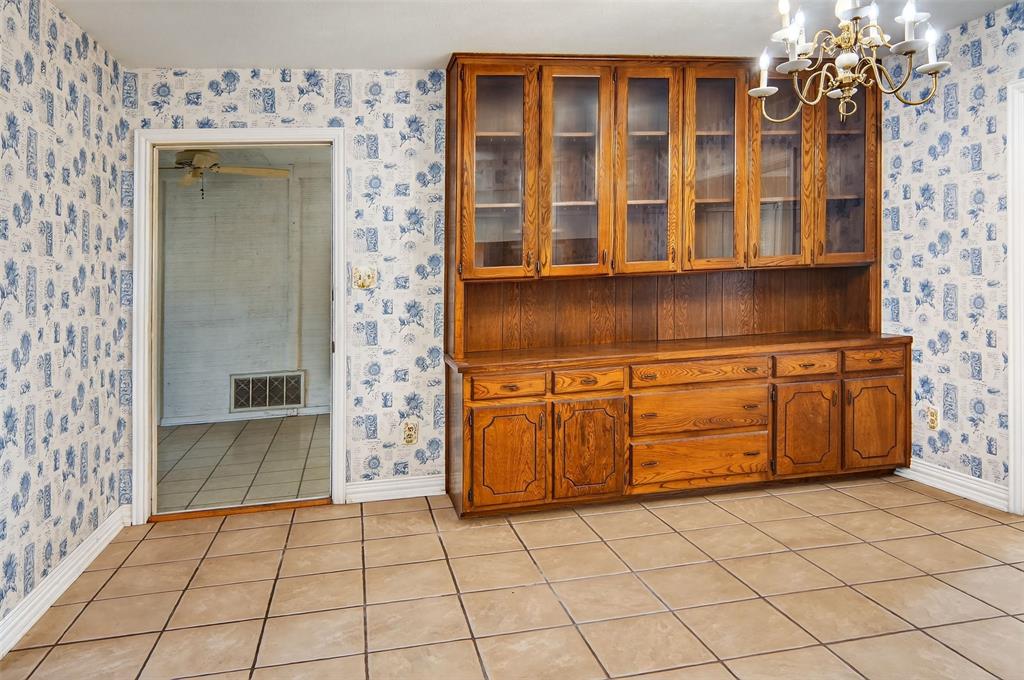 Weatherford, Texas, 76087, United States, 3 Bedrooms Bedrooms, ,2 BathroomsBathrooms,Residential,For Sale,2005416