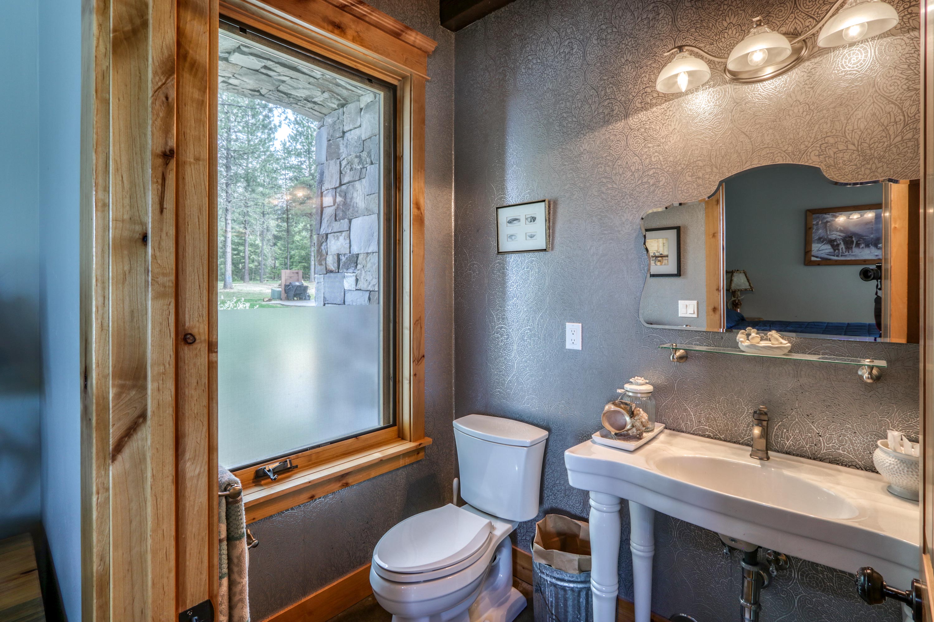 Sandpoint, Idaho, 83864, United States, 2 Bedrooms Bedrooms, ,4 BathroomsBathrooms,Residential,For Sale,1806623