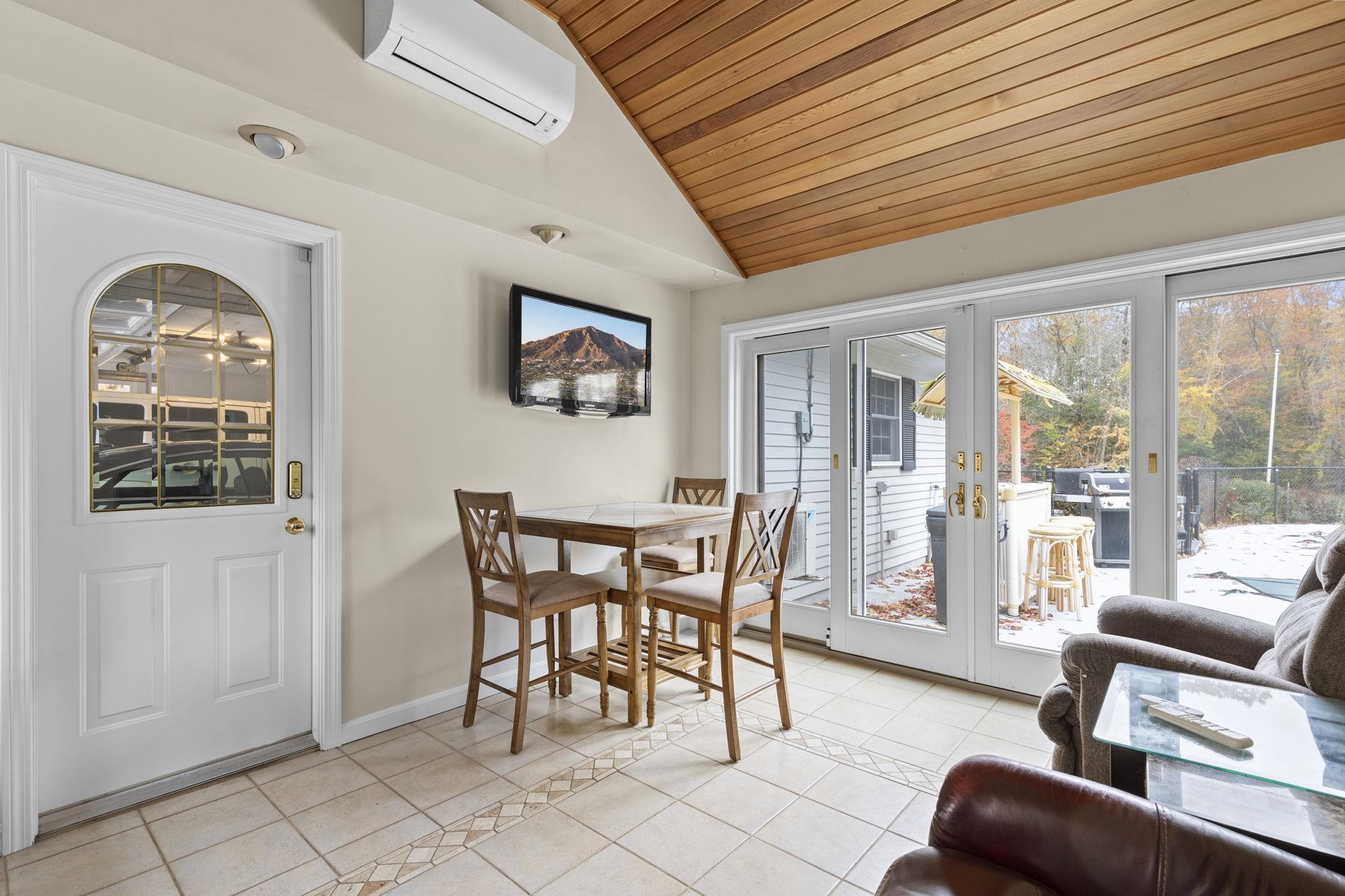 Rochester, New Hampshire, 03867, United States, 4 Bedrooms Bedrooms, ,1 BathroomBathrooms,Residential,For Sale,1985747