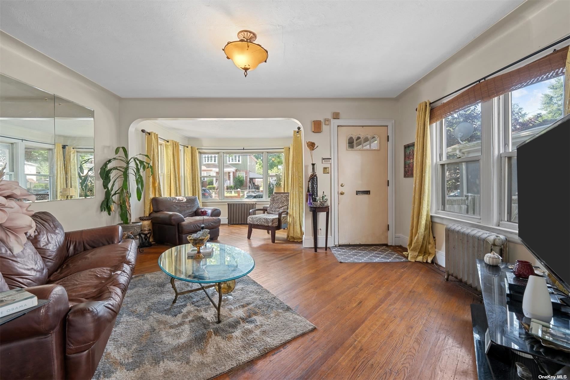 Hollis, New York, 11423, United States, 3 Bedrooms Bedrooms, ,2 BathroomsBathrooms,Residential,For Sale,1931639