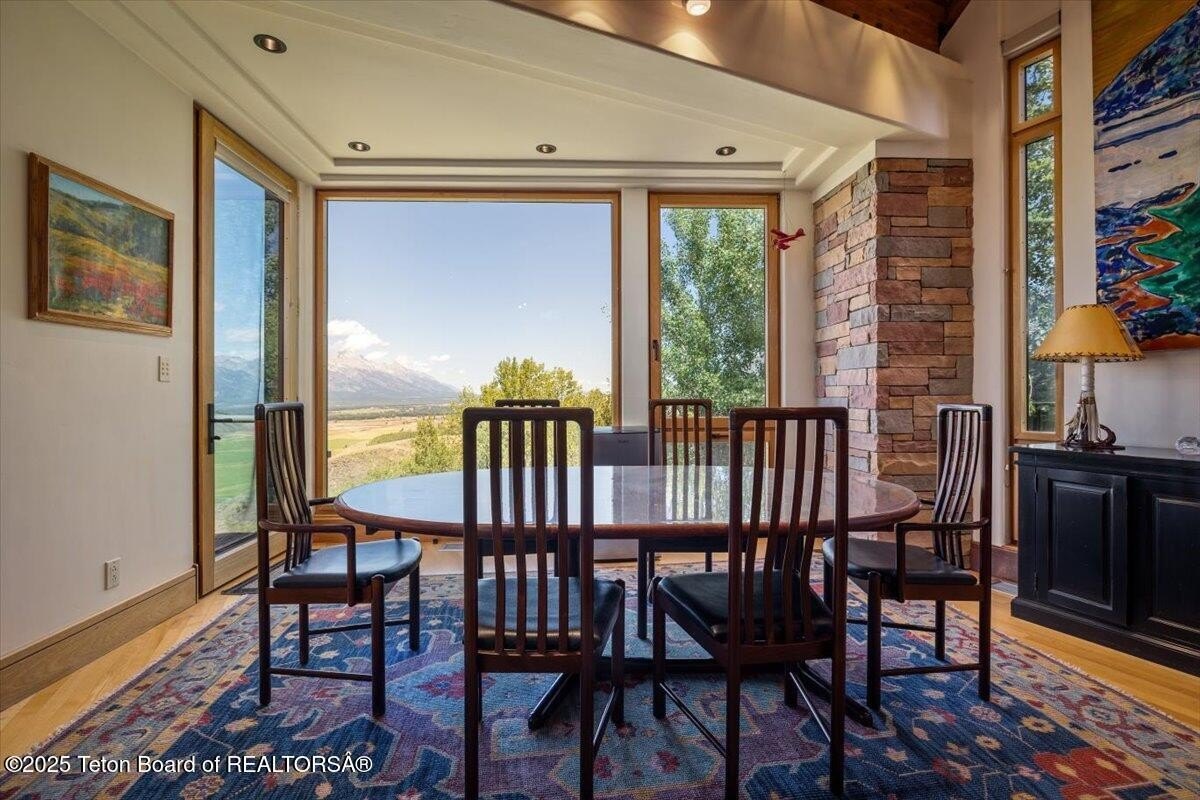 Jackson, Wyoming, 83001, United States, 4 Bedrooms Bedrooms, ,5 BathroomsBathrooms,Residential,For Sale,1851066