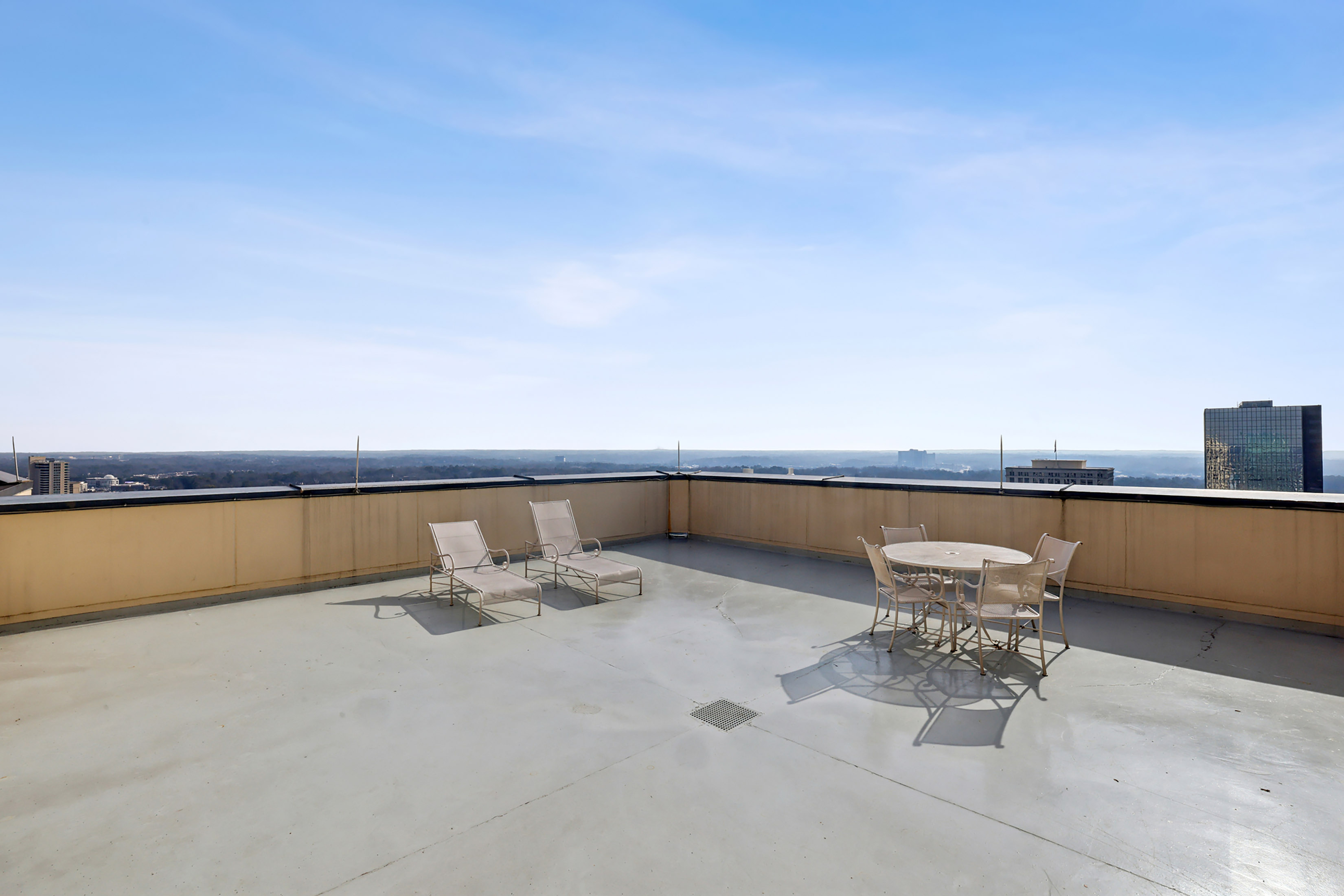  Welcome to Unit 2150 at The Oaks at Buckhead - 物件實景