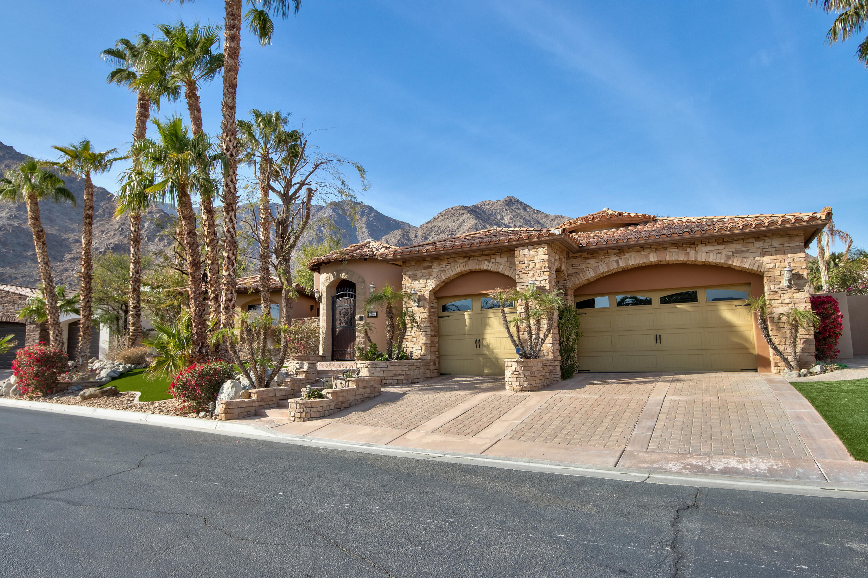 La Quinta, California, 92253, United States, 4 Bedrooms Bedrooms, ,4 BathroomsBathrooms,Residential,For Sale,1940947