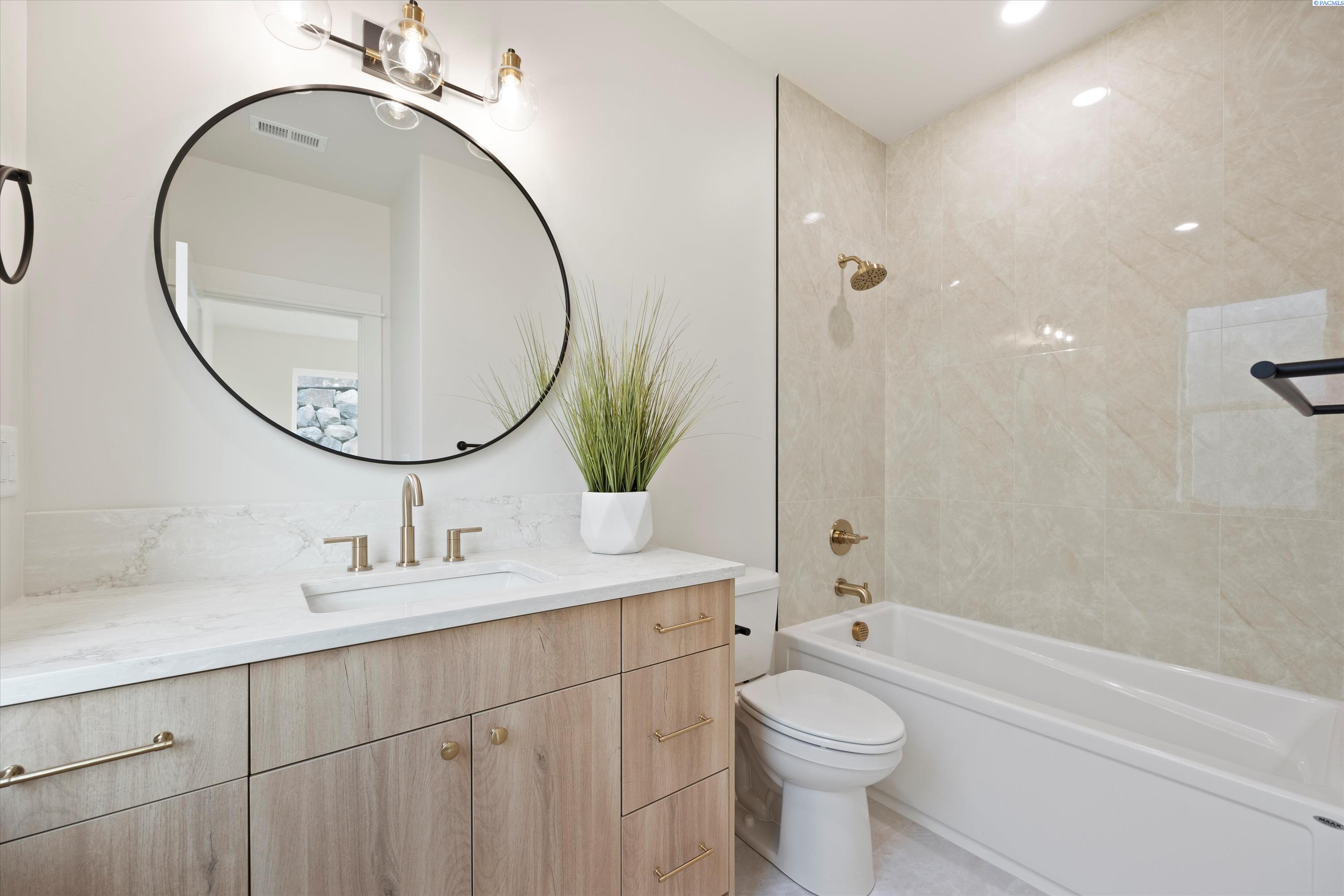 Richland, Washington, 99352, United States, 4 Bedrooms Bedrooms, ,3 BathroomsBathrooms,Residential,For Sale,1991503