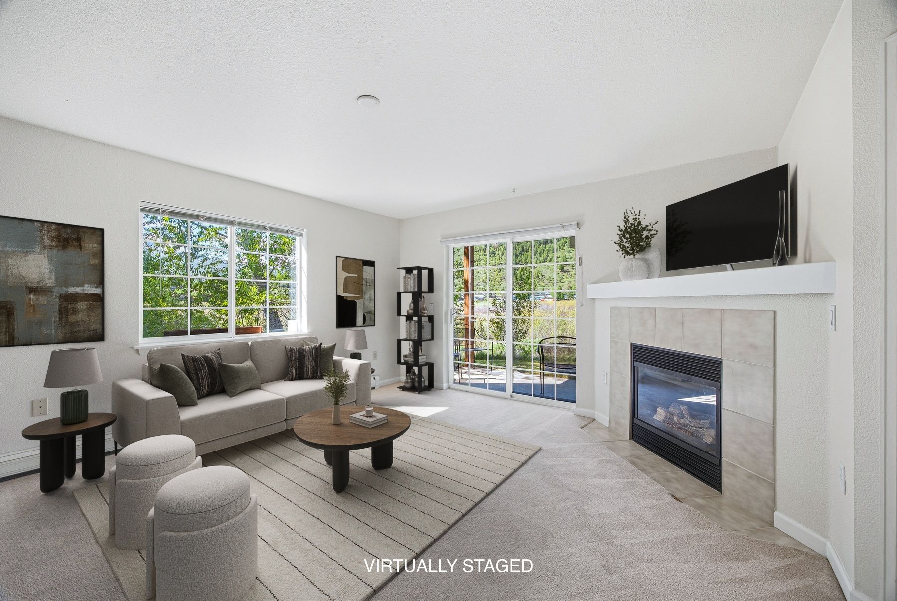  South-Facing End-Unit Residence With Beautiful River and Mountain views - 物件實景