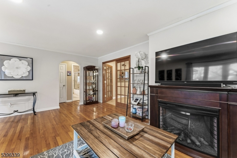 Dunellen Boro, New Jersey, 08812, United States, 3 Bedrooms Bedrooms, ,2 BathroomsBathrooms,Residential,For Sale,1991151