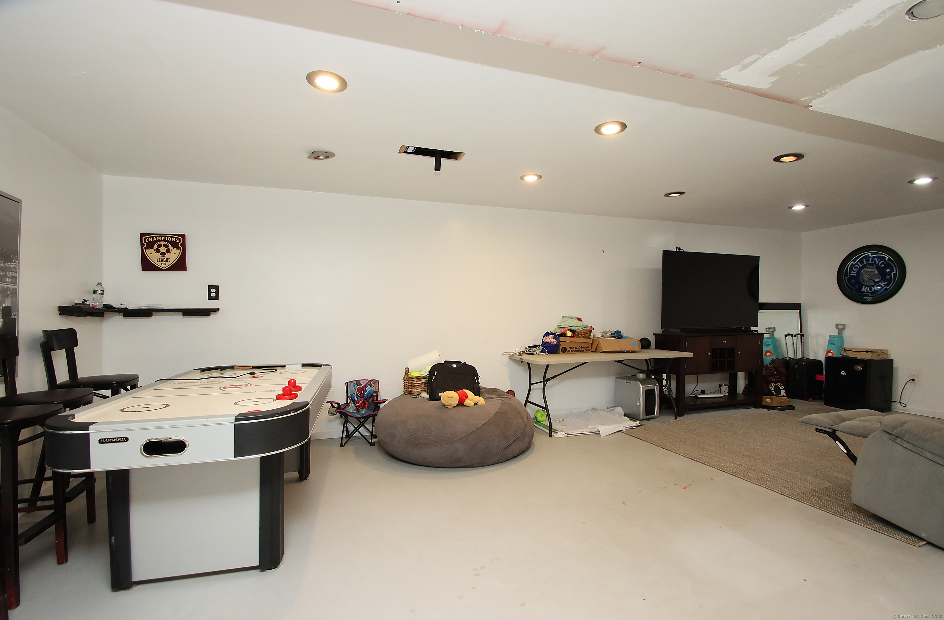 Danbury, Connecticut, 06811, United States, 4 Bedrooms Bedrooms, ,3 BathroomsBathrooms,Residential,For Sale,1947062