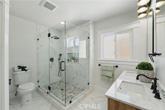 Los Angeles, California, 90018, United States, 5 Bedrooms Bedrooms, ,5 BathroomsBathrooms,Residential,For Sale,1984330