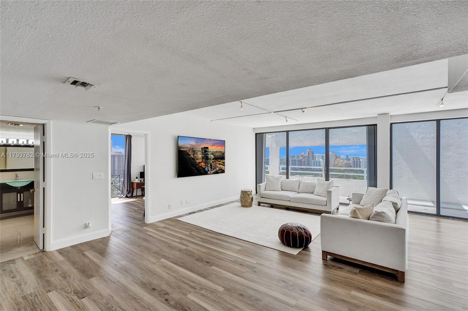 Aventura, Florida, 33180, United States, 5 Bedrooms Bedrooms, ,4 BathroomsBathrooms,Residential,For Sale,1794425