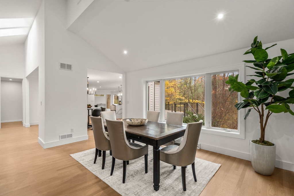 Weston, Massachusetts, 02493, United States, 4 Bedrooms Bedrooms, ,5 BathroomsBathrooms,Residential,For Sale,1989089