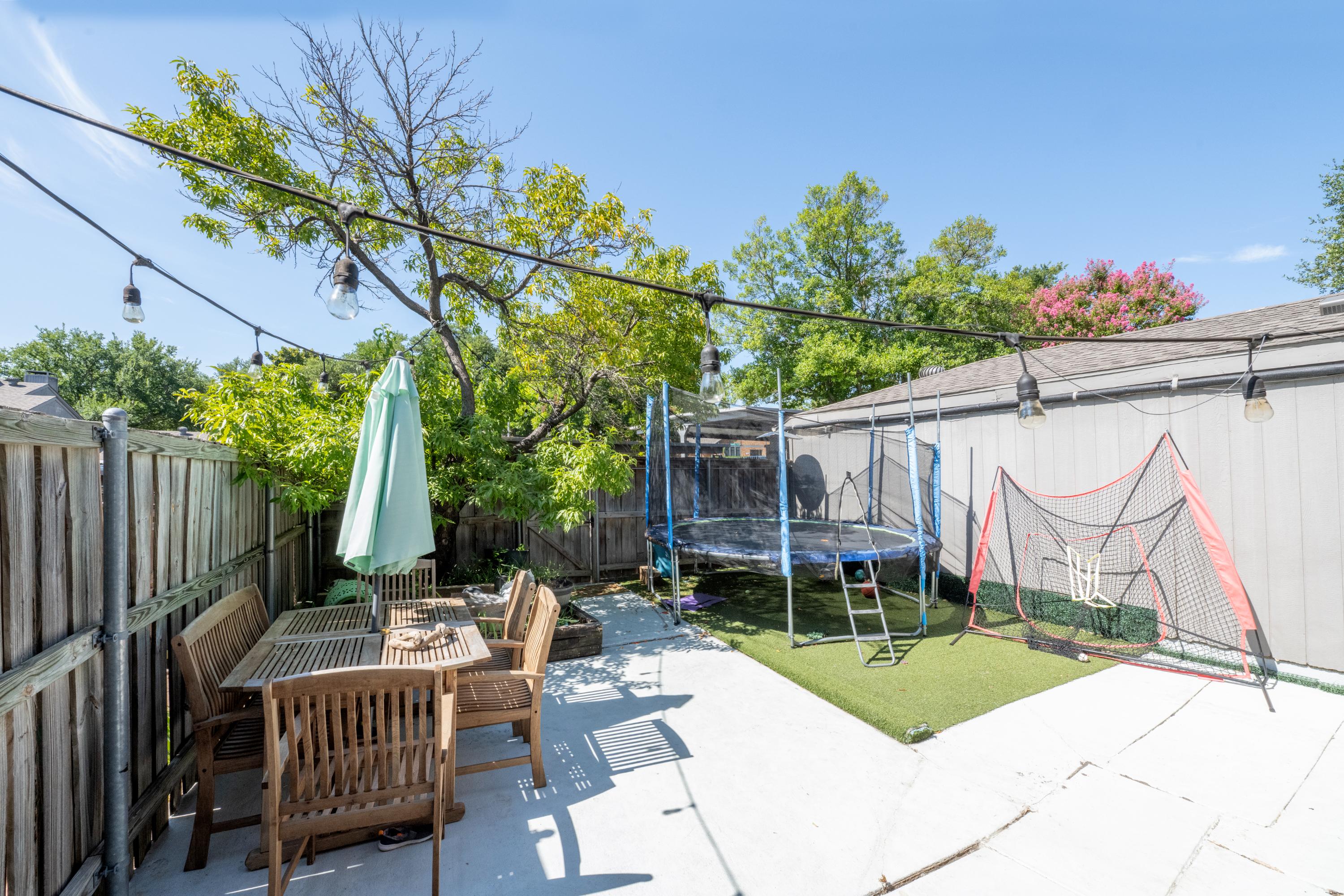 Comfort, Convenience, and Charm—Beautiful 3-Bedroom Townhome - 物件實景