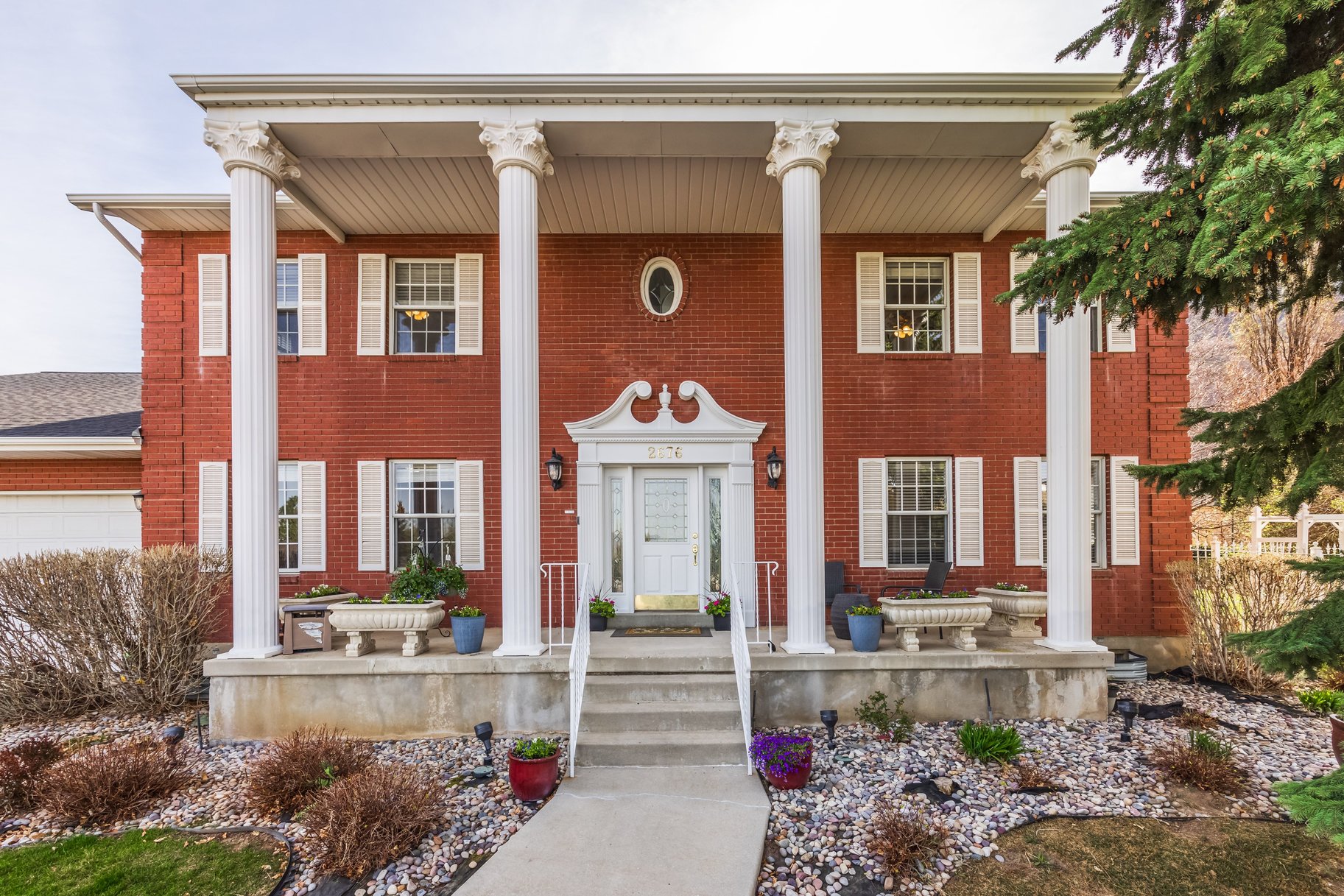  Updated Sandy Home With One of a Kind Location With Unobstructed Mountain Views - 物件實景