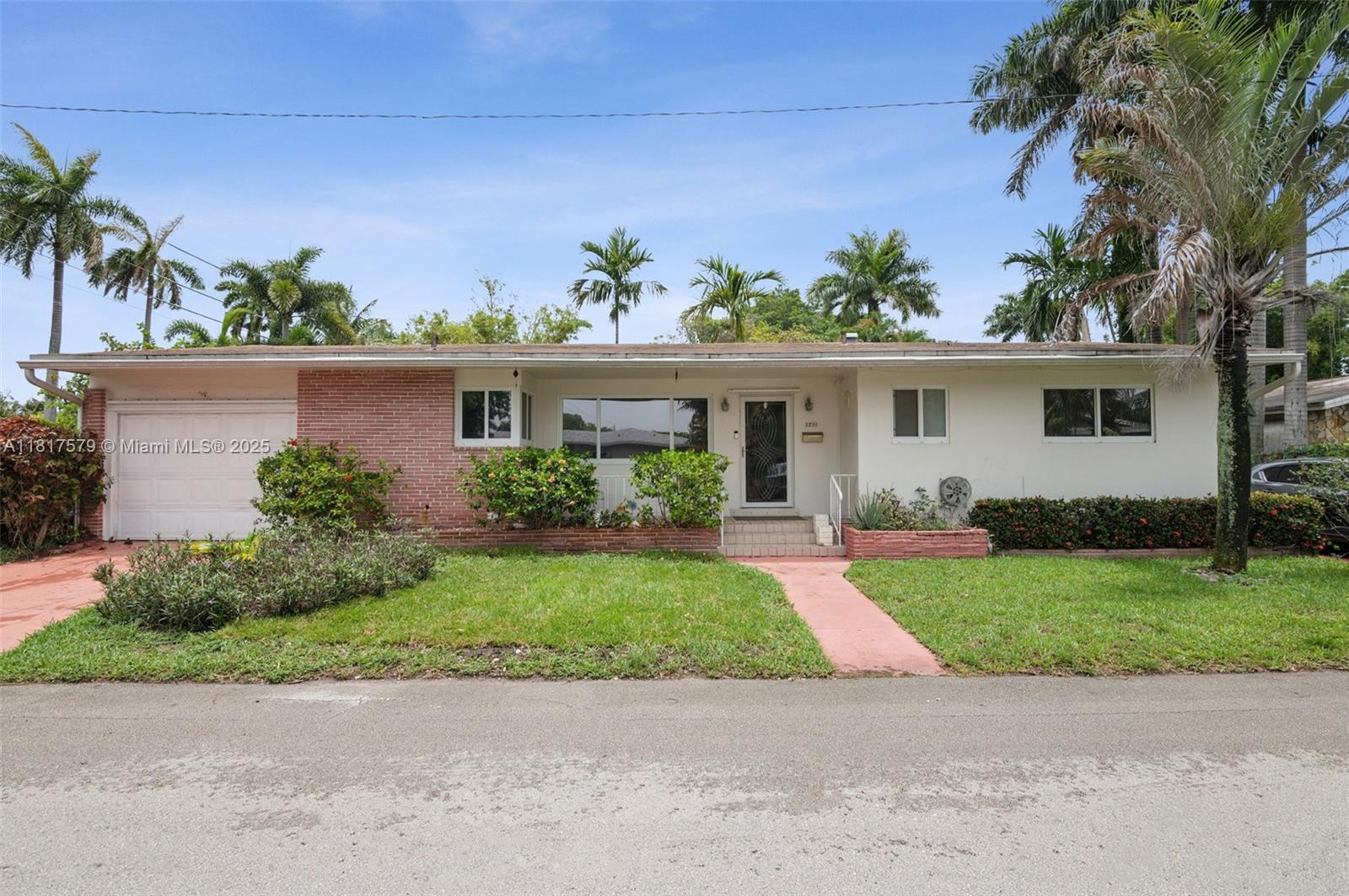 Hollywood, Florida, 33020, United States, 3 Bedrooms Bedrooms, ,2 BathroomsBathrooms,Residential,For Sale,1849776