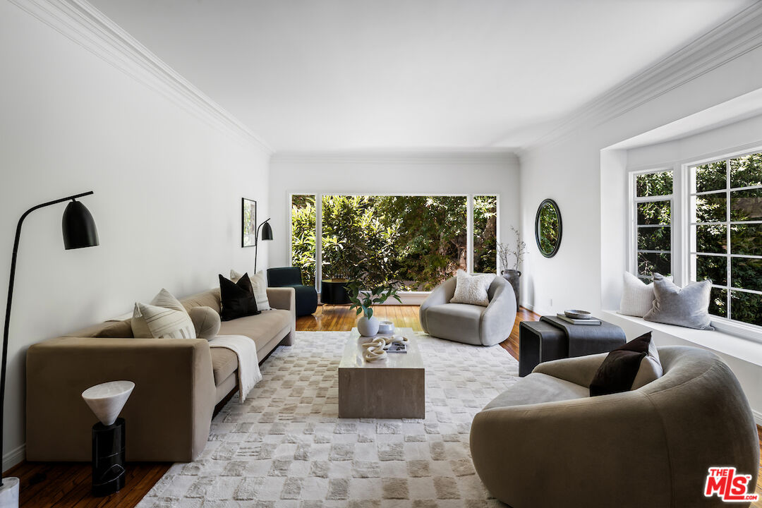 Los Angeles, California, 90068, United States, 4 Bedrooms Bedrooms, ,4 BathroomsBathrooms,Residential,For Sale,1938663